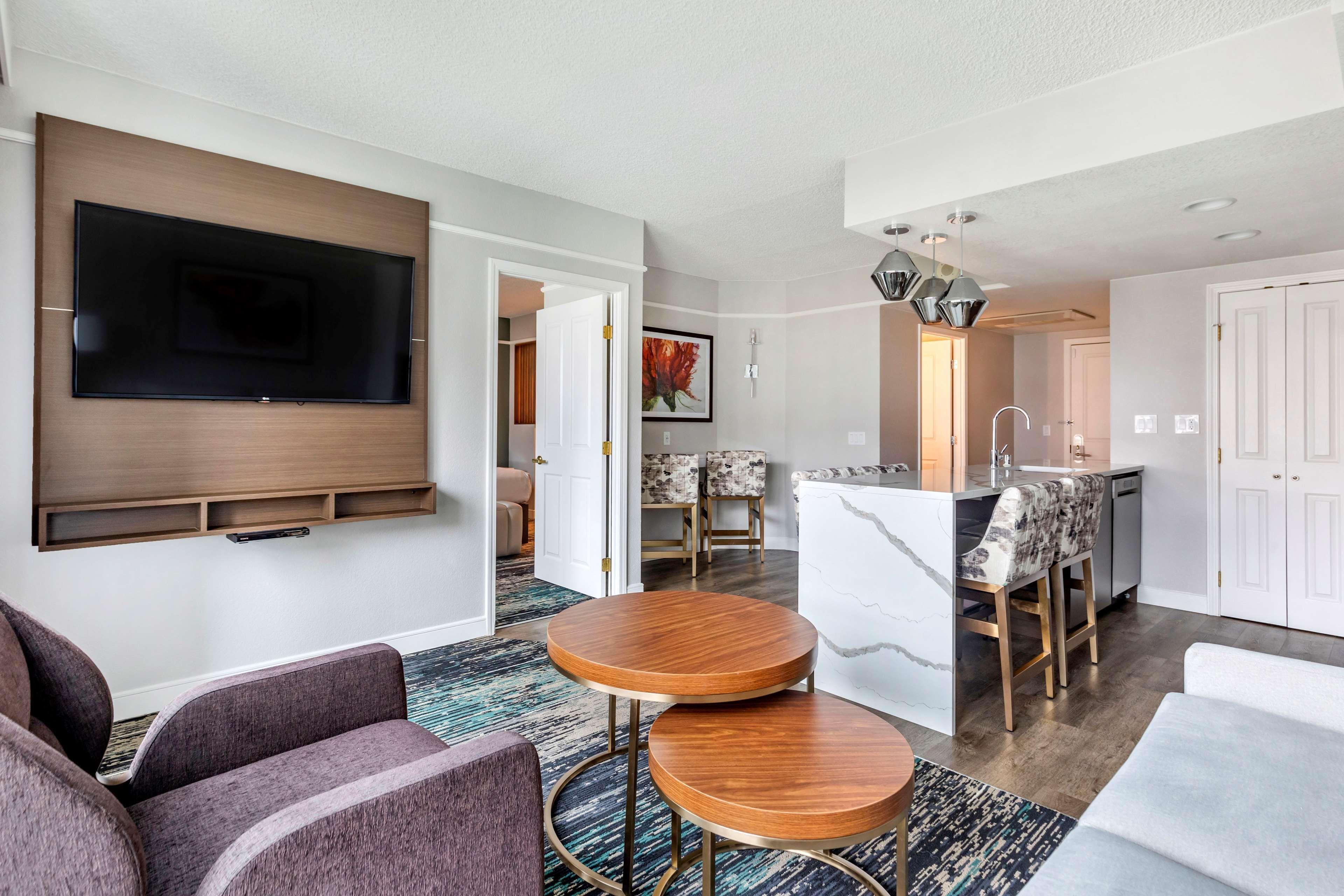 One-Bedroom King Suite