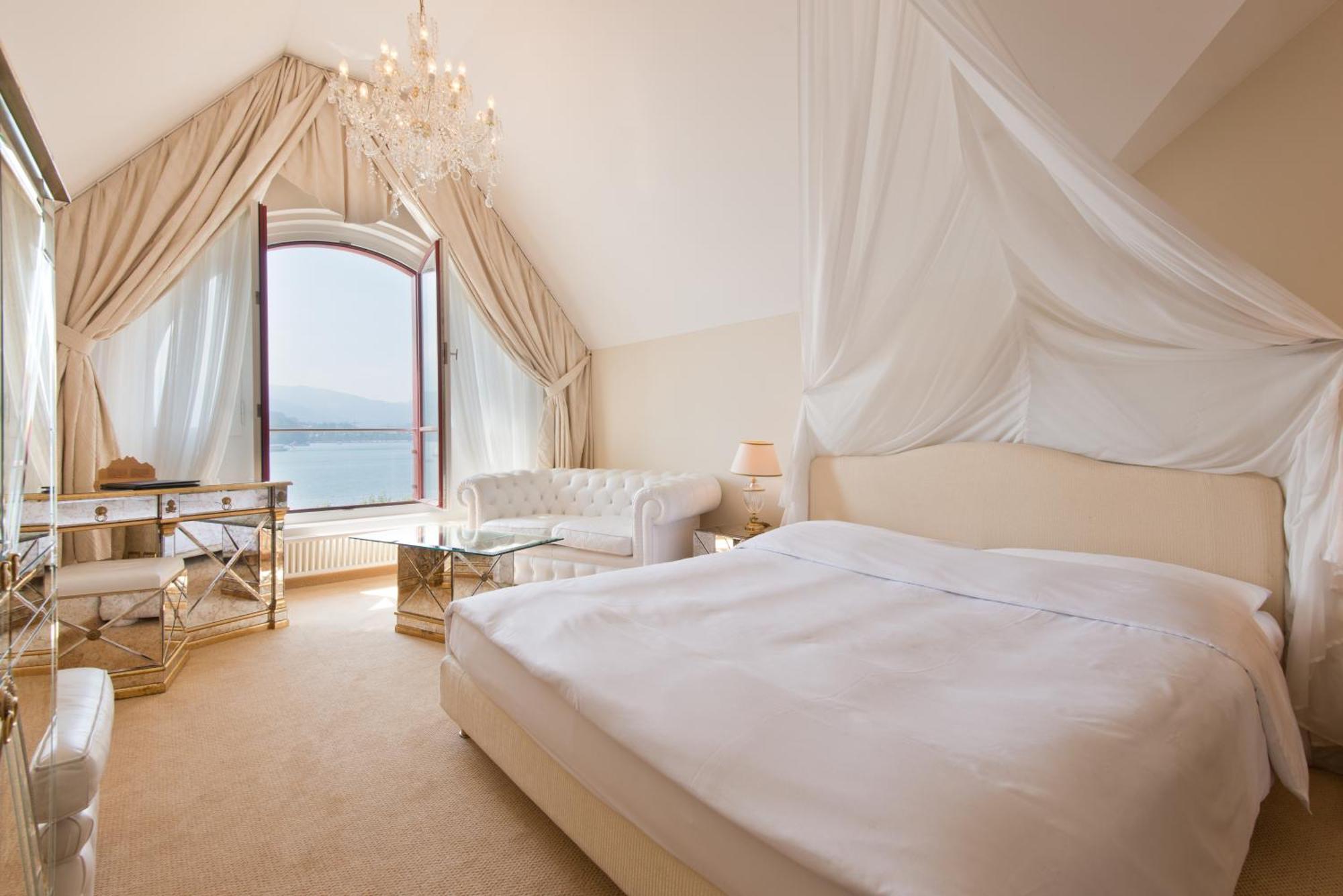 Deluxe Double or Twin Room Lake View