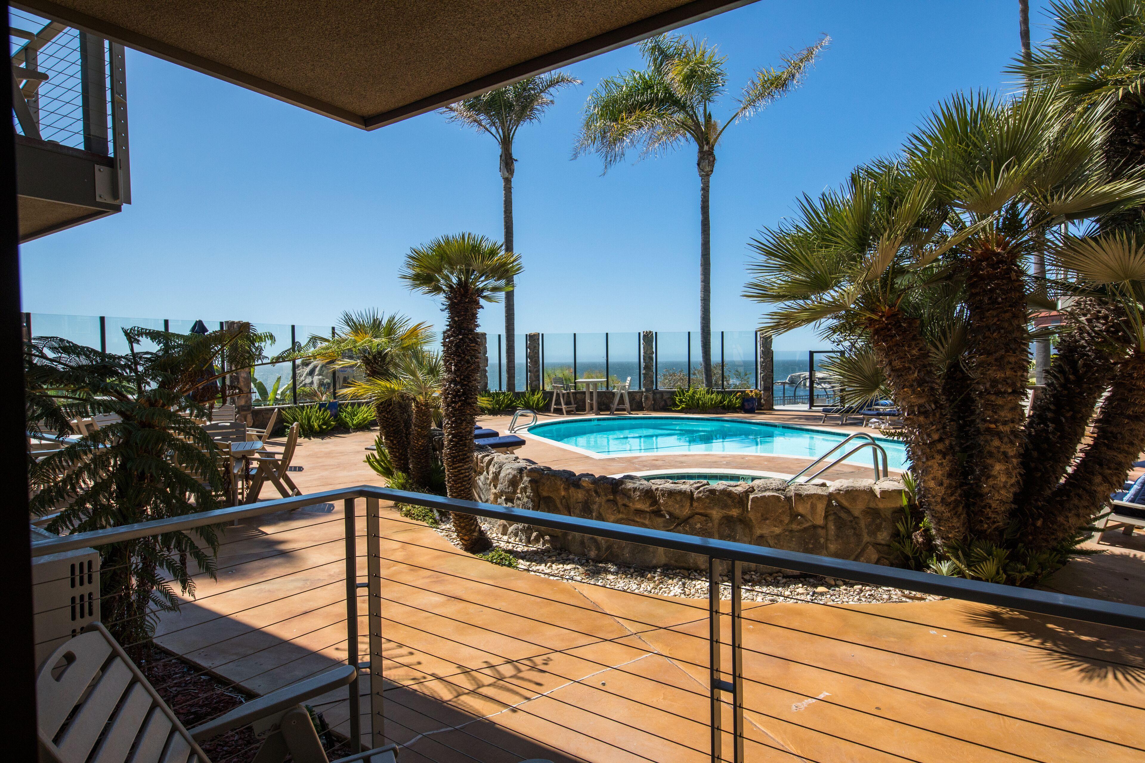 Oceanview Poolside King