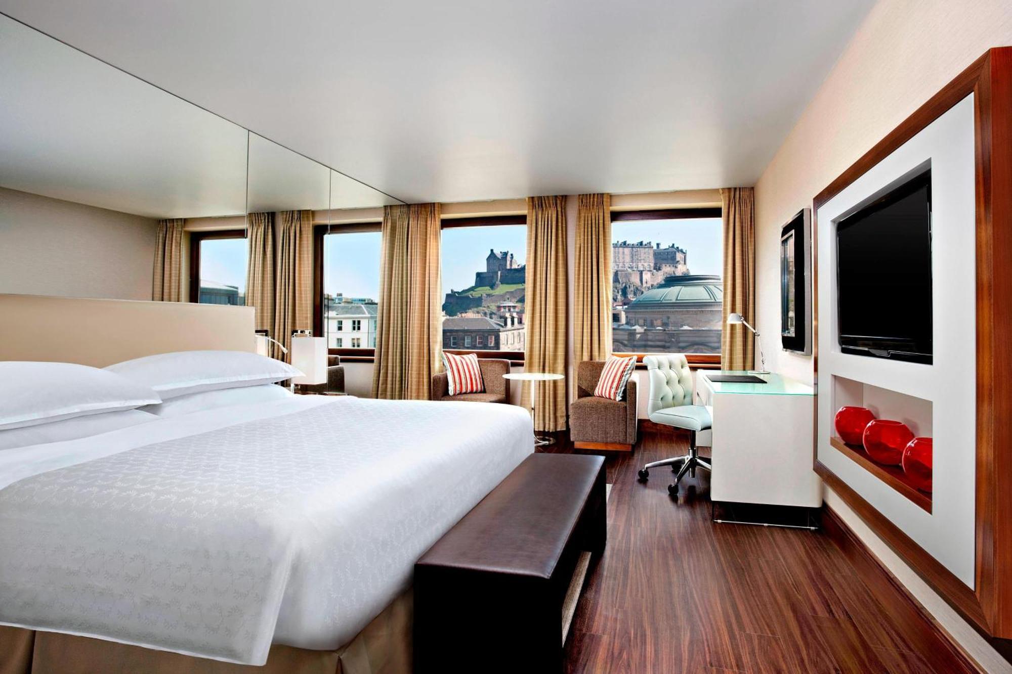 Castle Club Room Club Lounge access 1 King