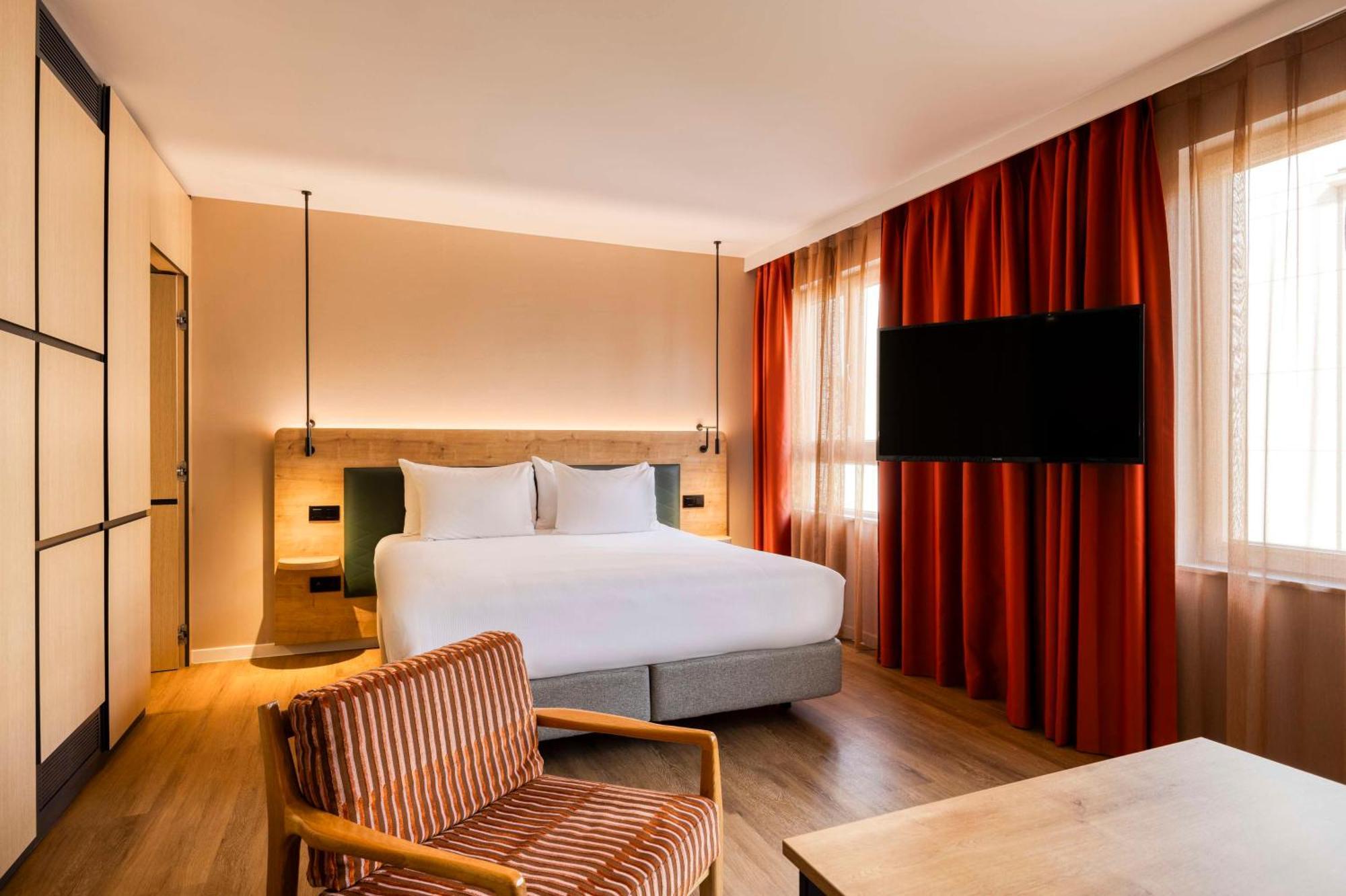 Deluxe King Room,1543850152:JPEG
