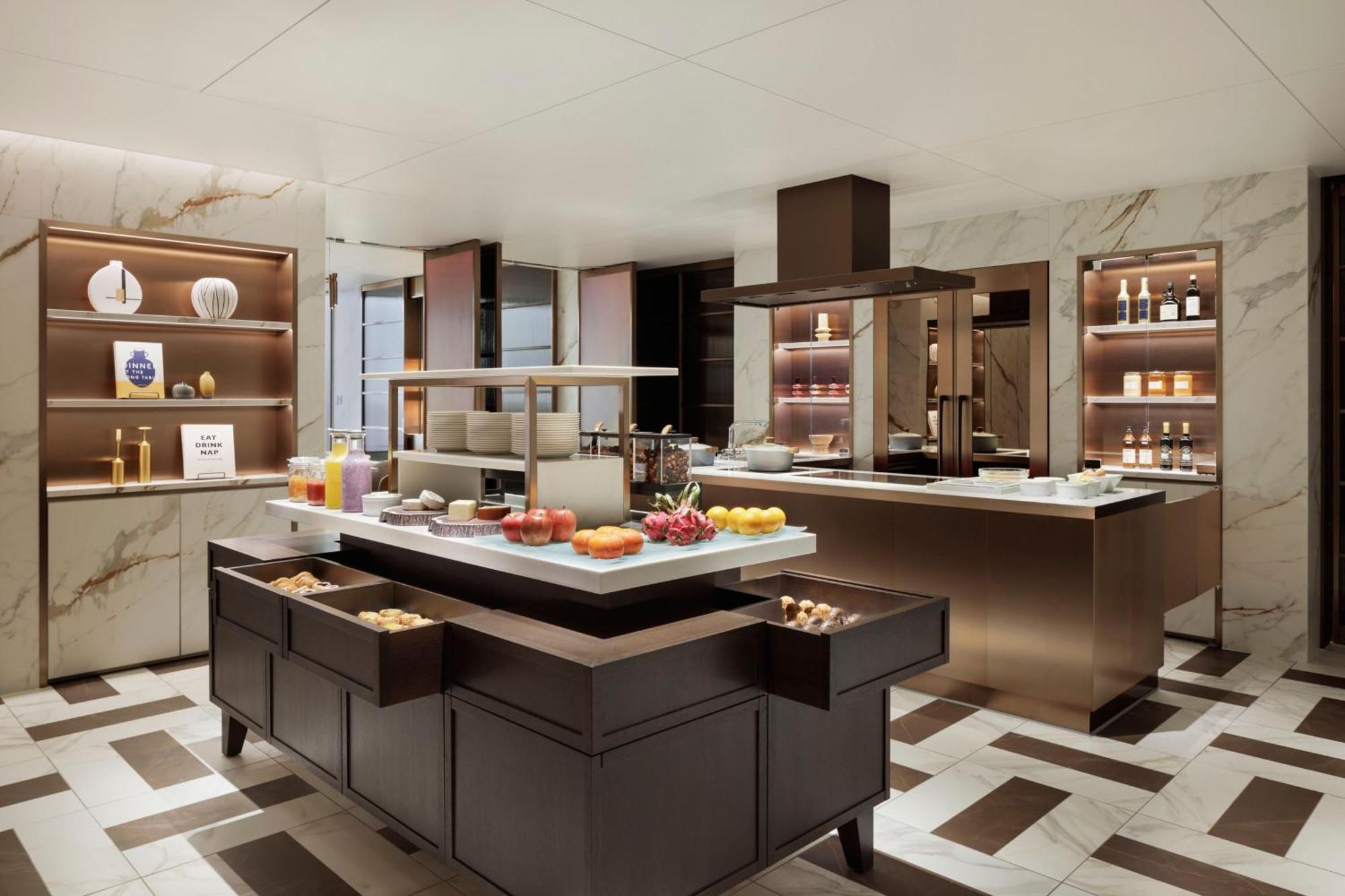 King Room Club Lounge Access High Floor