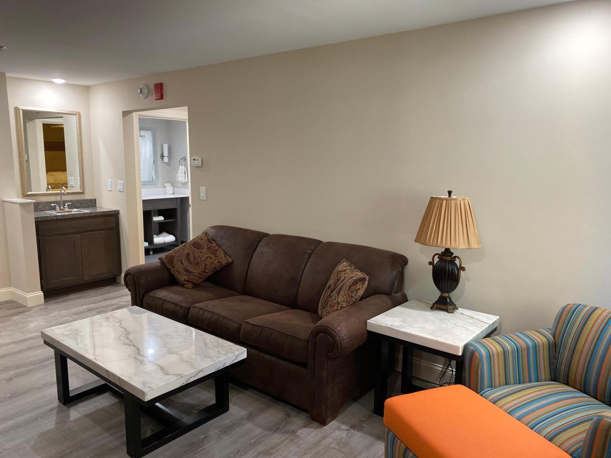 Standard King Suite,1623661628:JPEG
