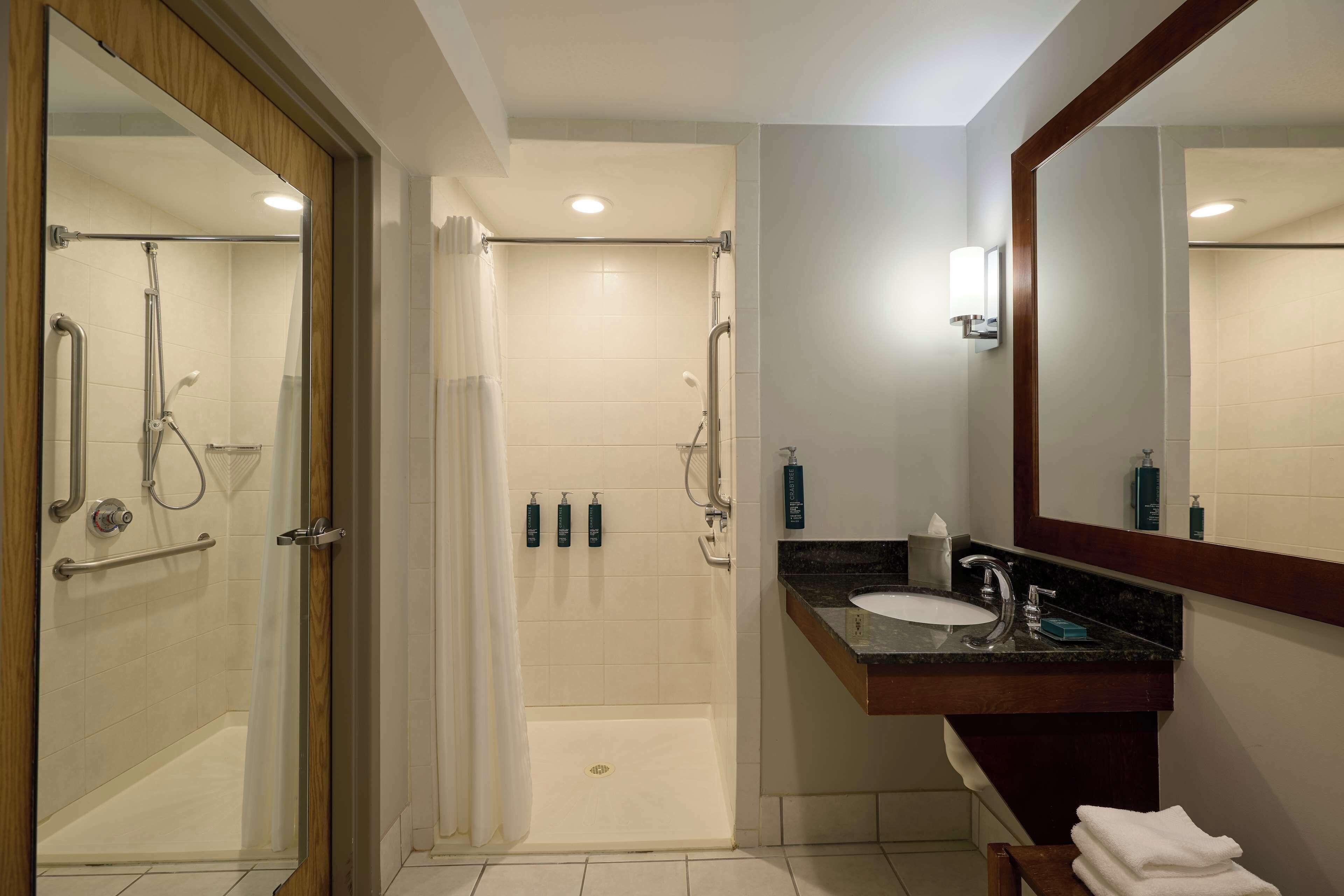 King Room Roll Shower Disability Access,1613685511:JPEG
