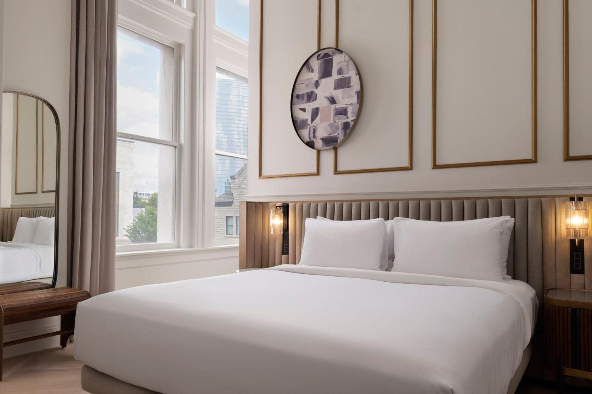 One-Bedroom King Suite