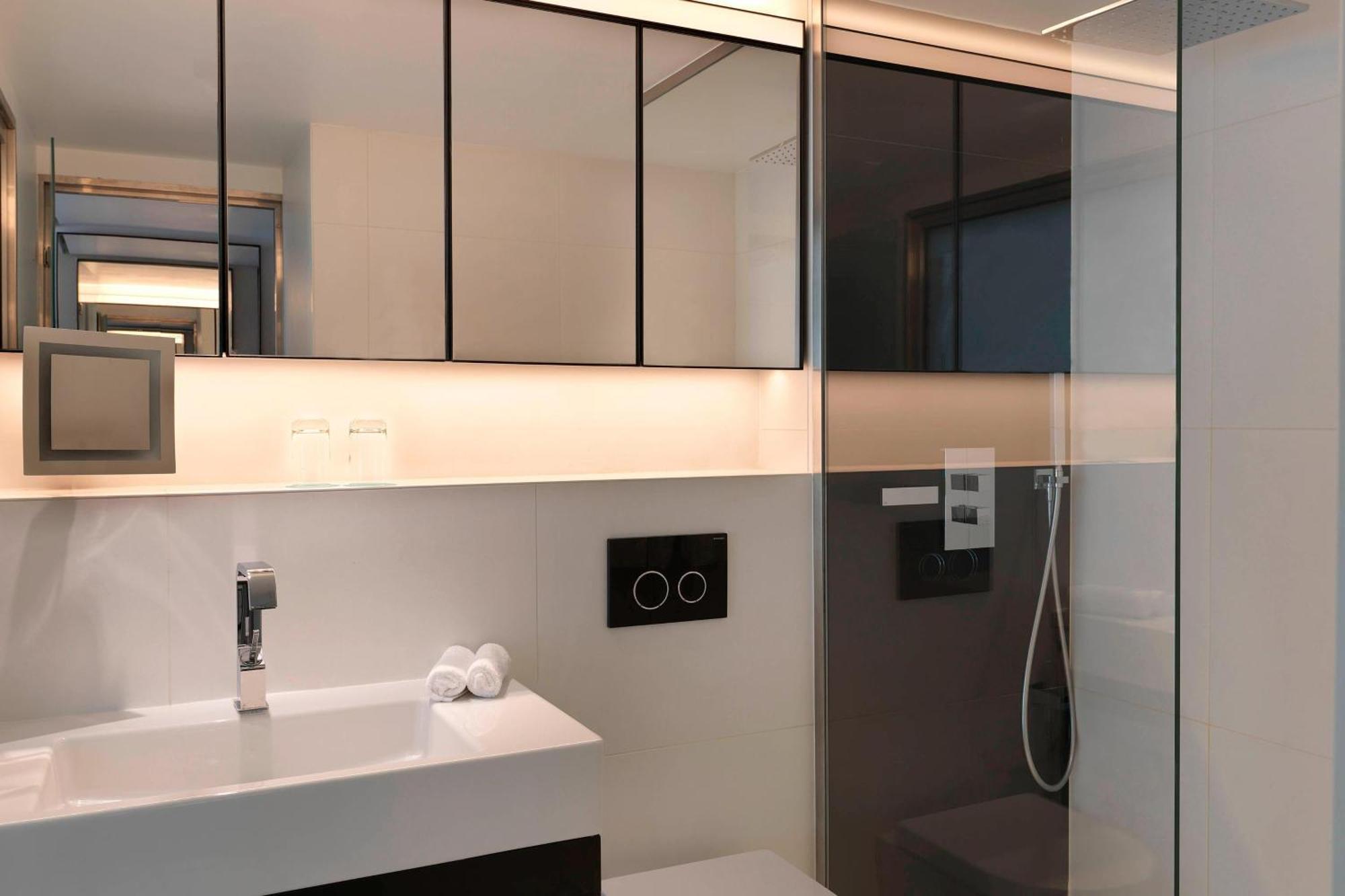 Superior King Room City View High Floor