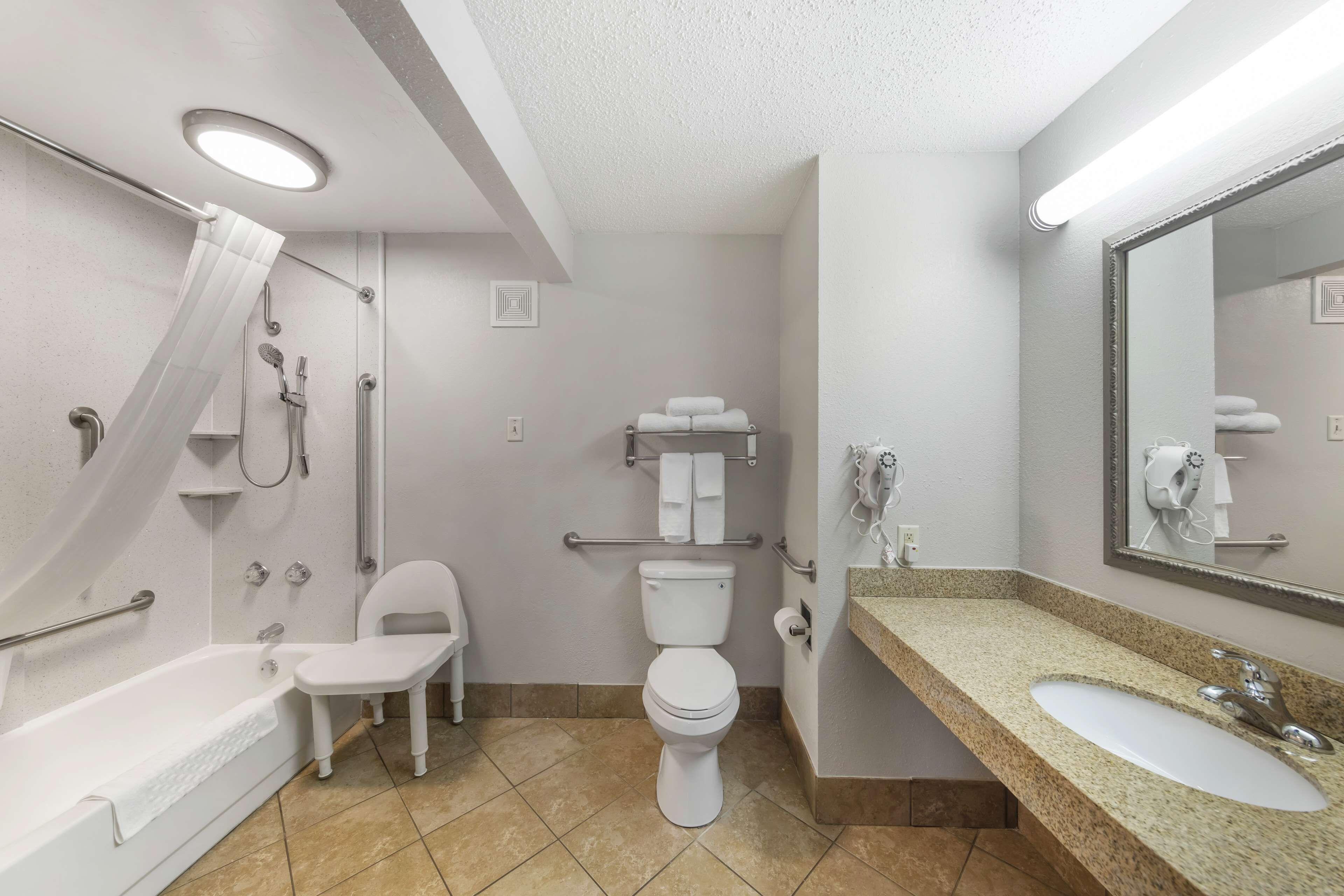 Queen Room Bath Tub Disability Access or Non-Smoking