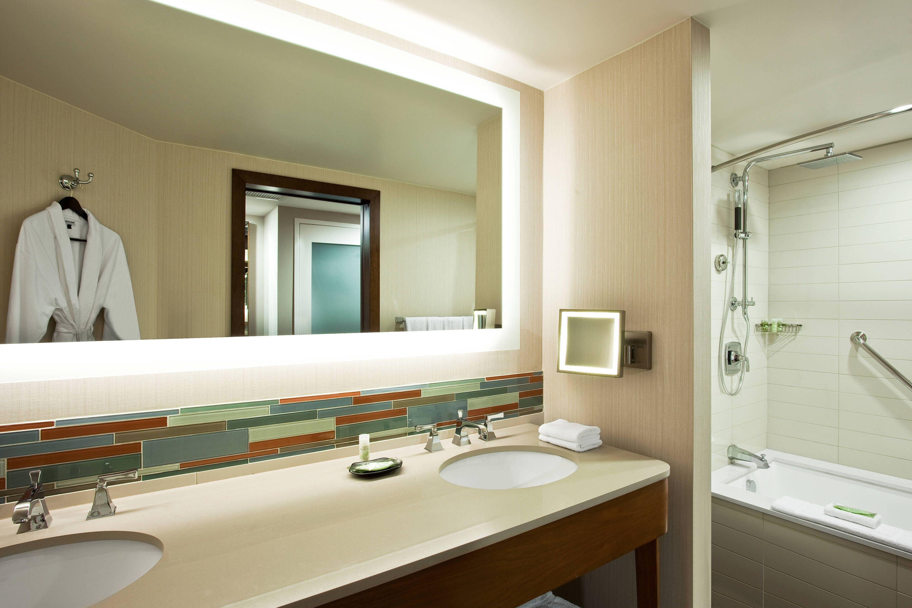 Traditional Island View Guest room 1 King Limited view