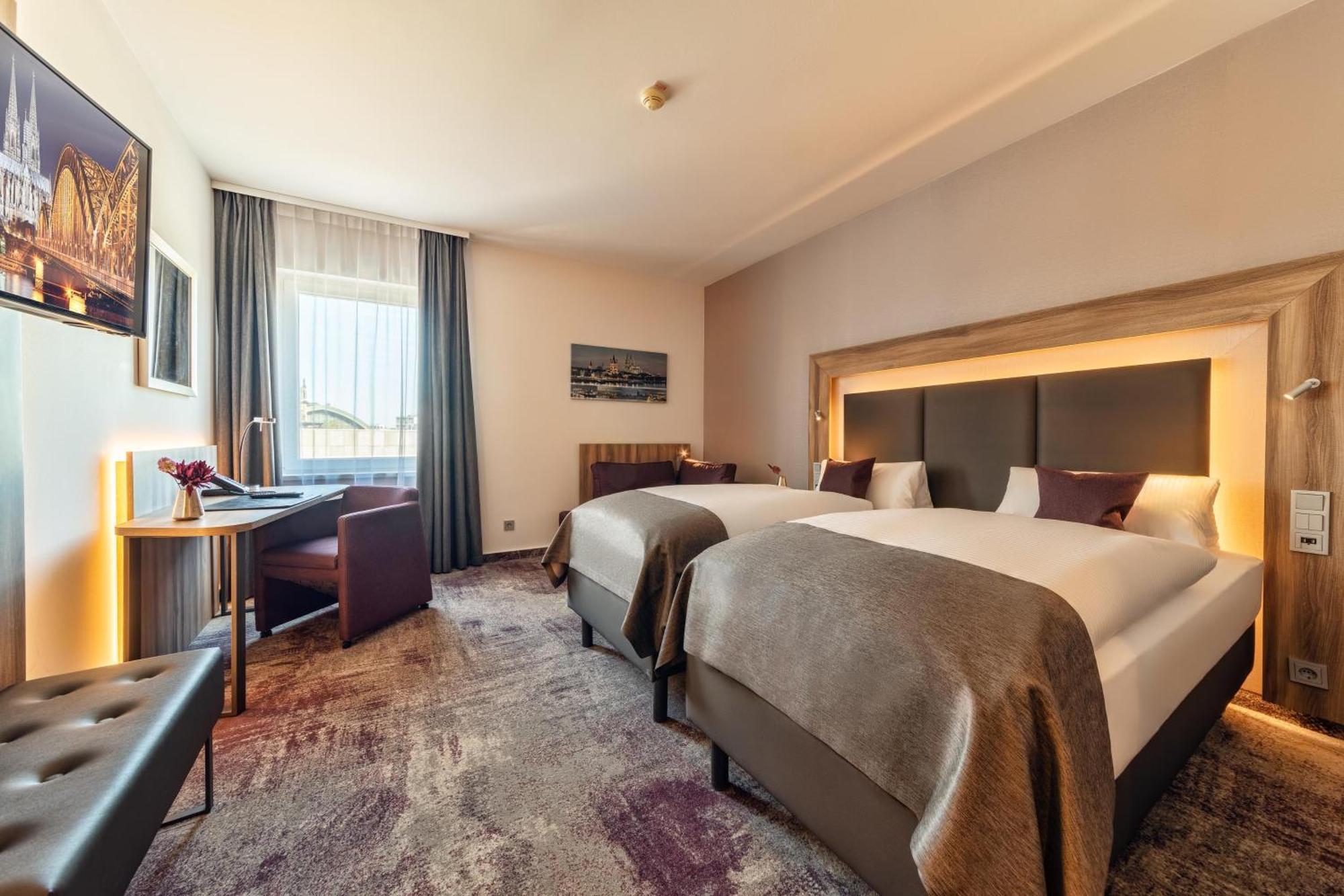 Superior Twin Room Cathedral View