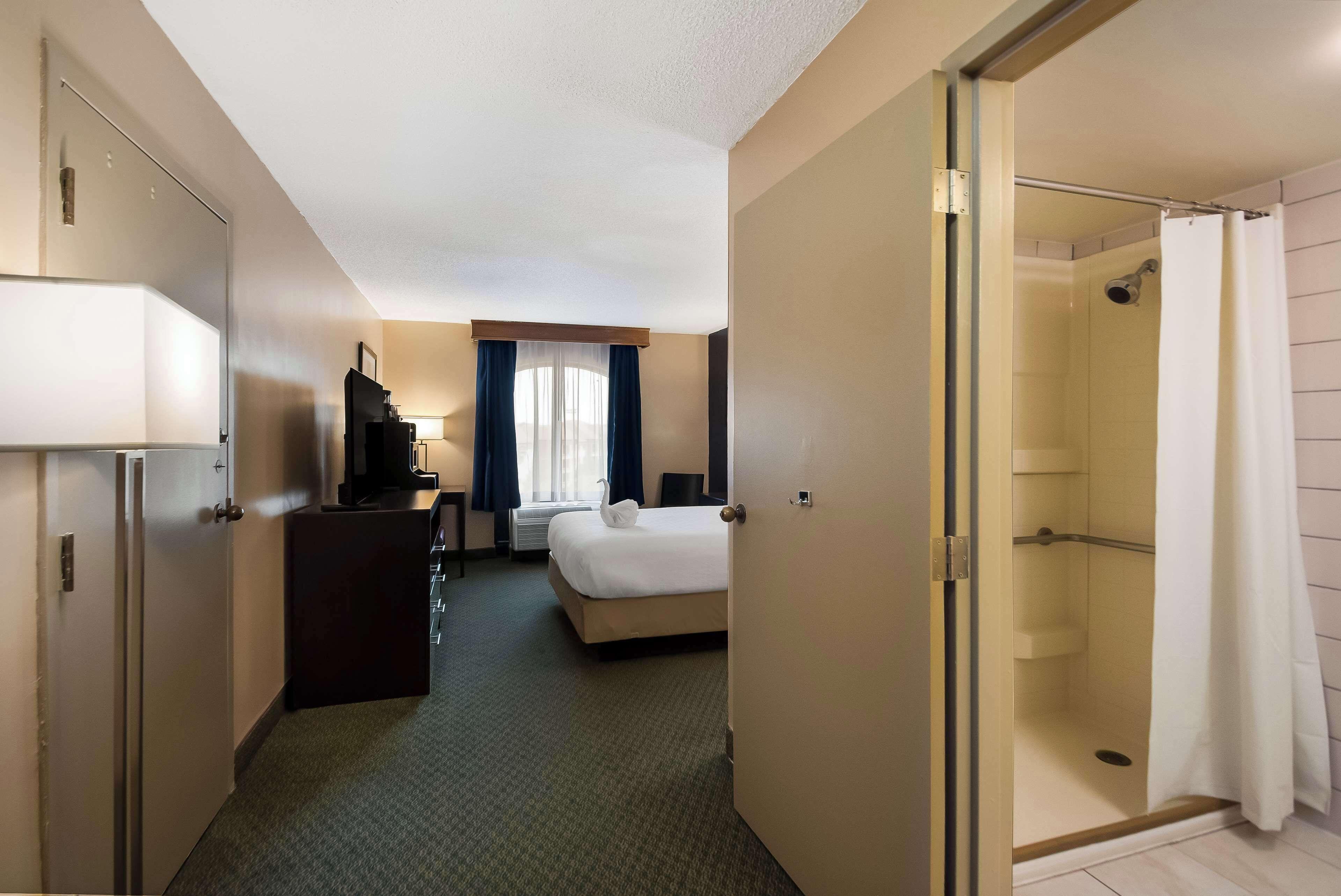 Queen Room Roll Shower Disability Access