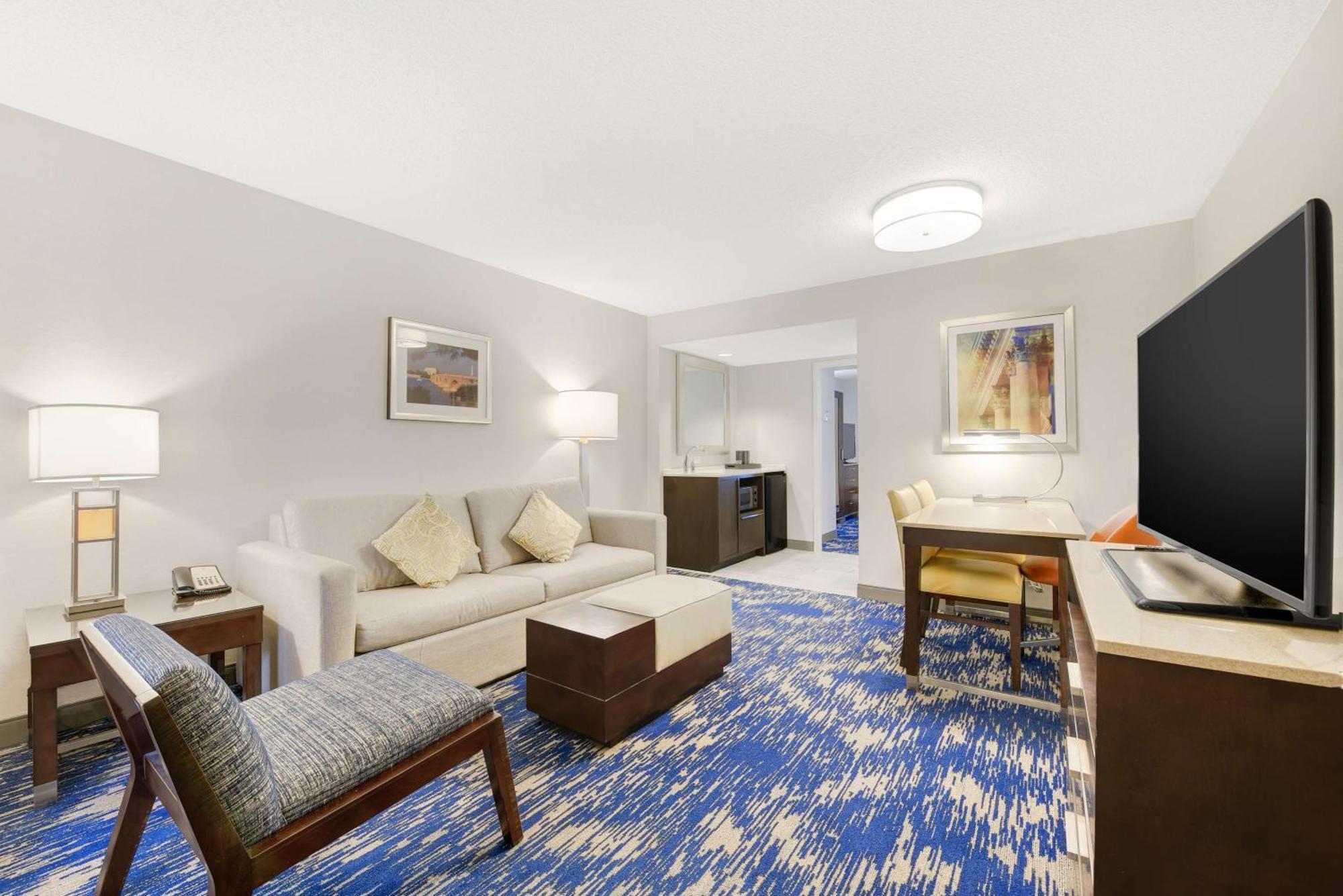 Standard Double Suite