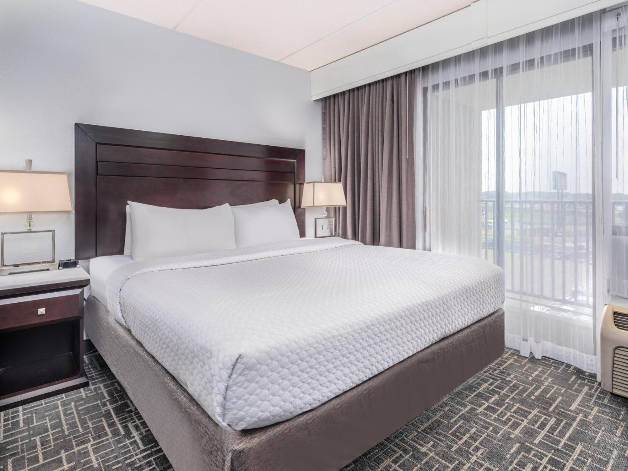 One-Bedroom Suite Sofa Bed,1722942615:JPEG
