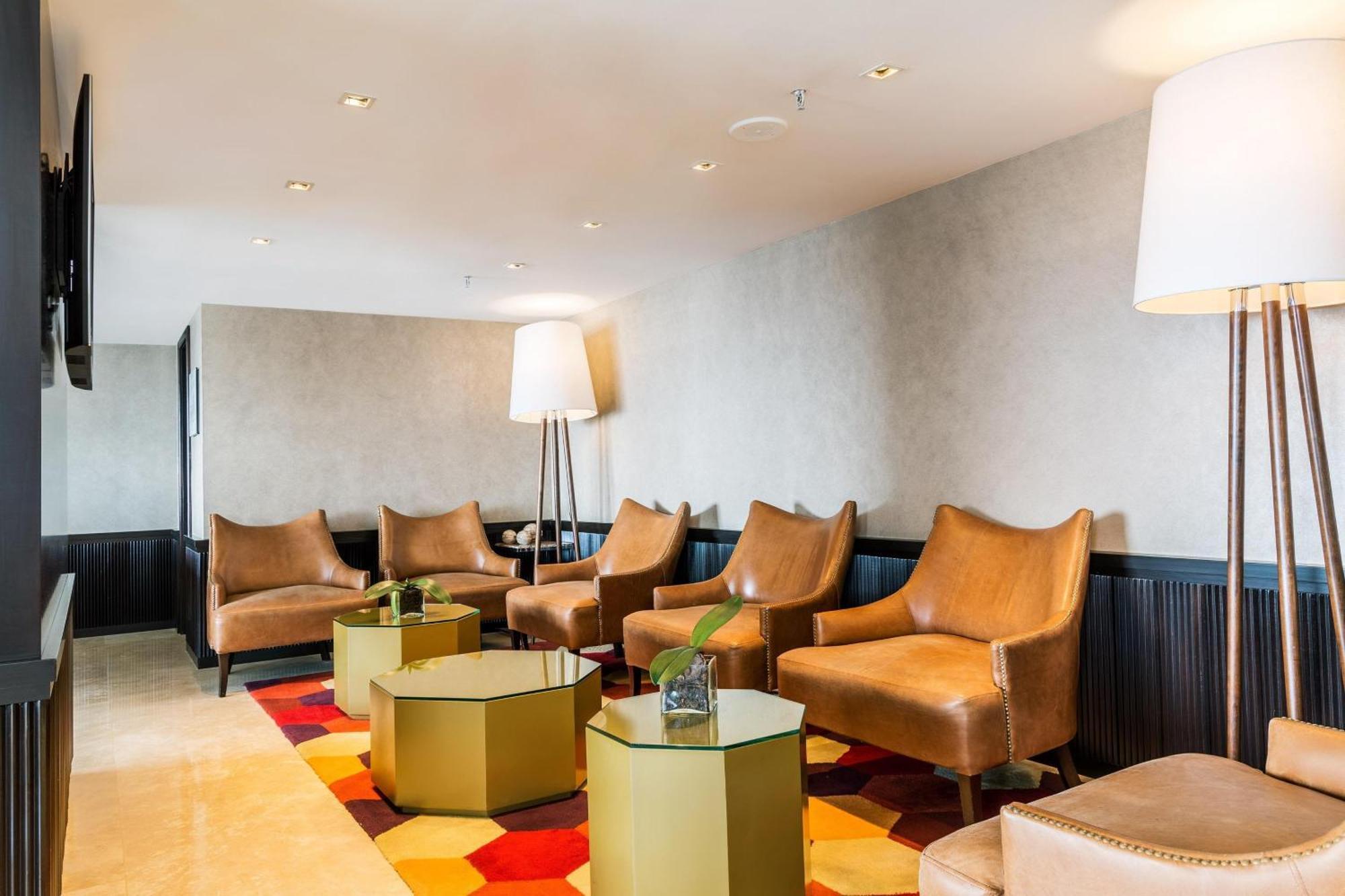 King Room Club Lounge Pool Access