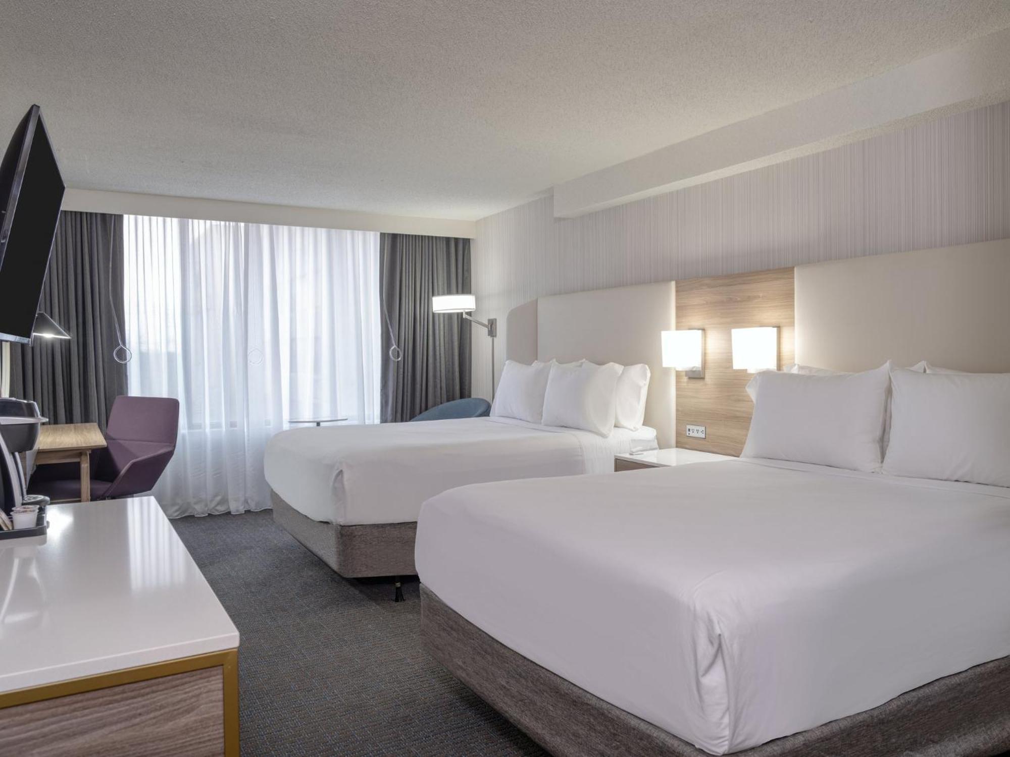 Standard Queen Room Two Queen Beds Tub Communications Accessible