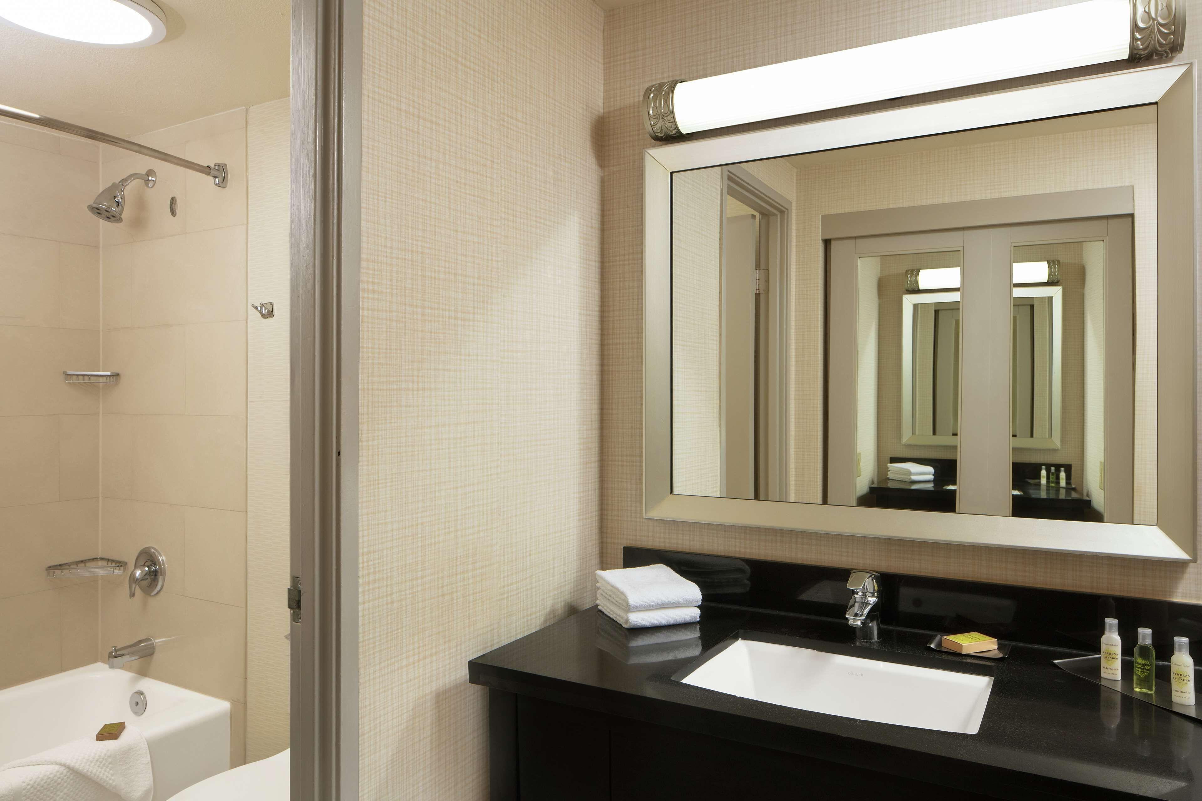 Two-Bedroom Queen Suite,1557444874:JPEG