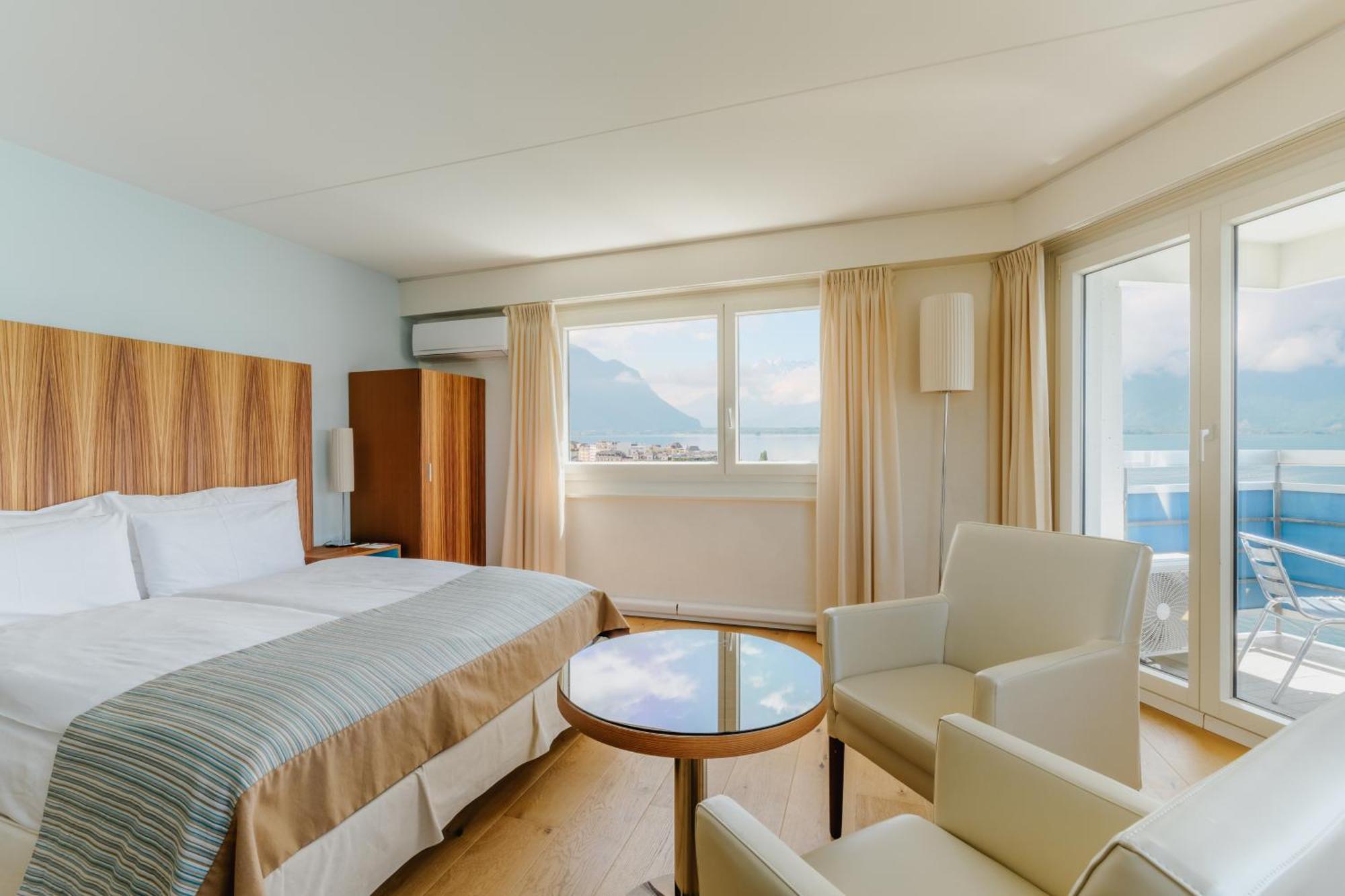 Panorama Room – lake view balcony