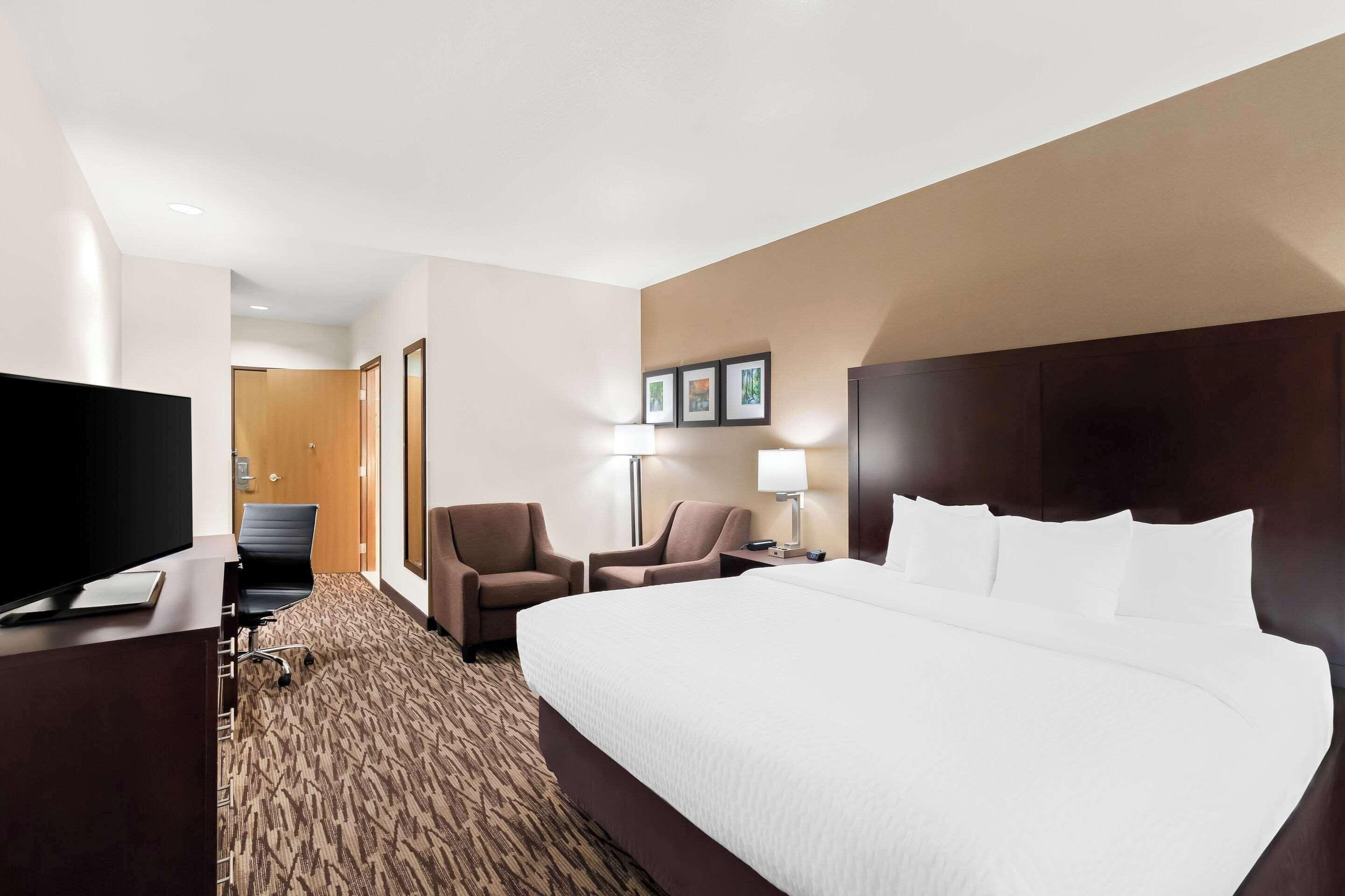 King Suite Accessible or Non-Smoking