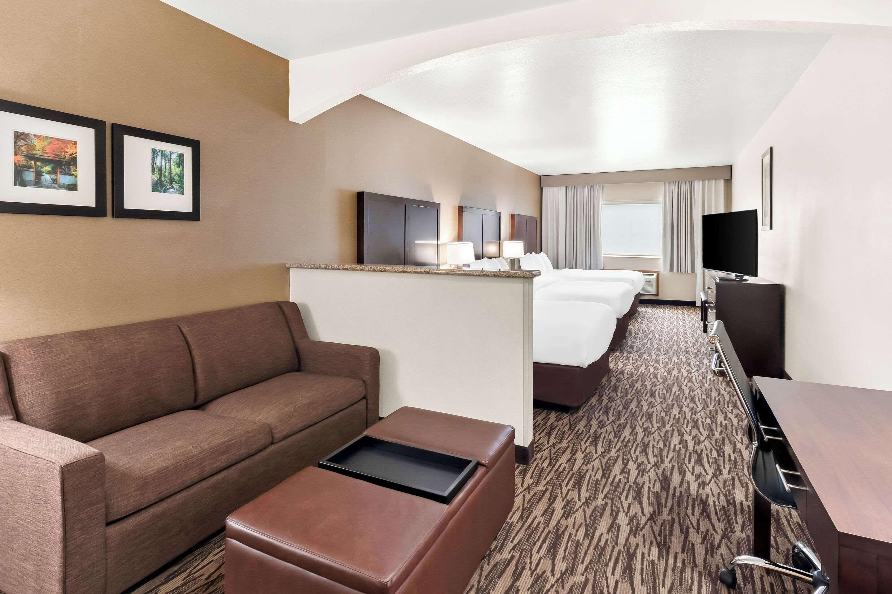 Queen Room Two Queen Beds Mobility Accessible or Non-Smoking