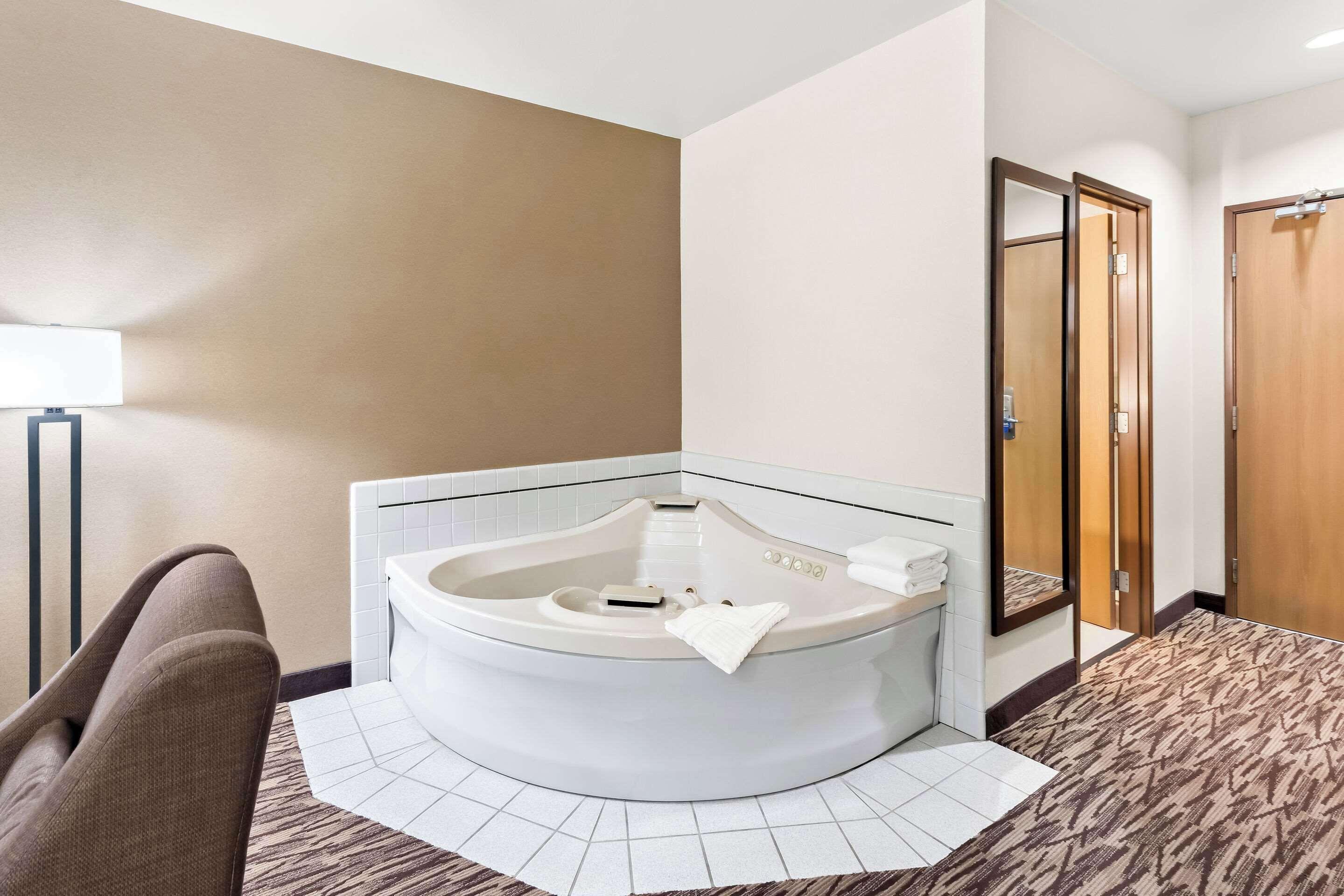 One Room Suite Whirlpool Non Smoking