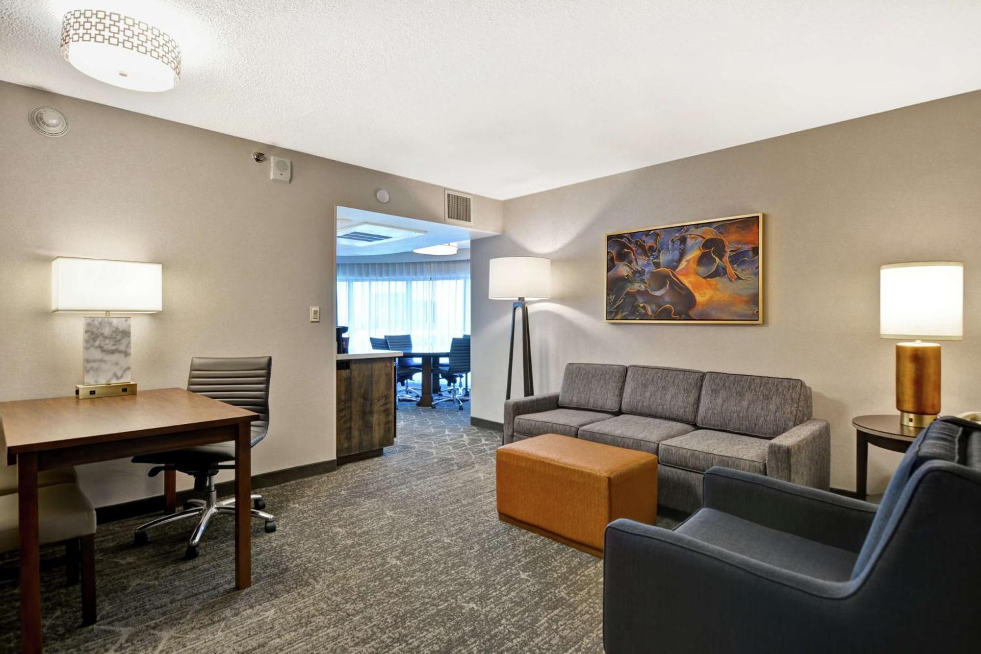 Executive Corner King Suite w or Sofa Sleeper 1 Bedroom,1548844180:JPEG