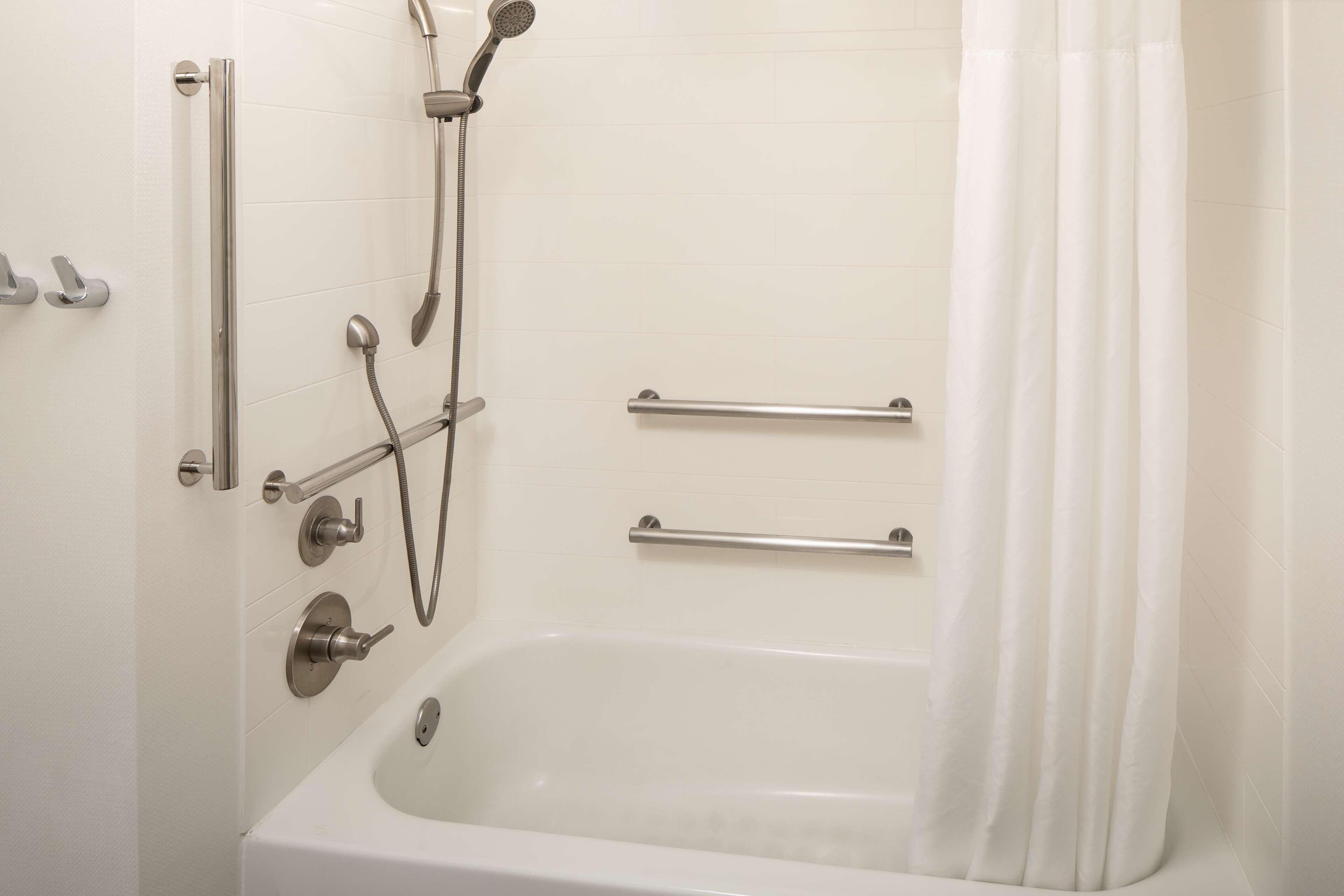 King Room Accessible Tub Mobility Hearing Access or Non-Smoking