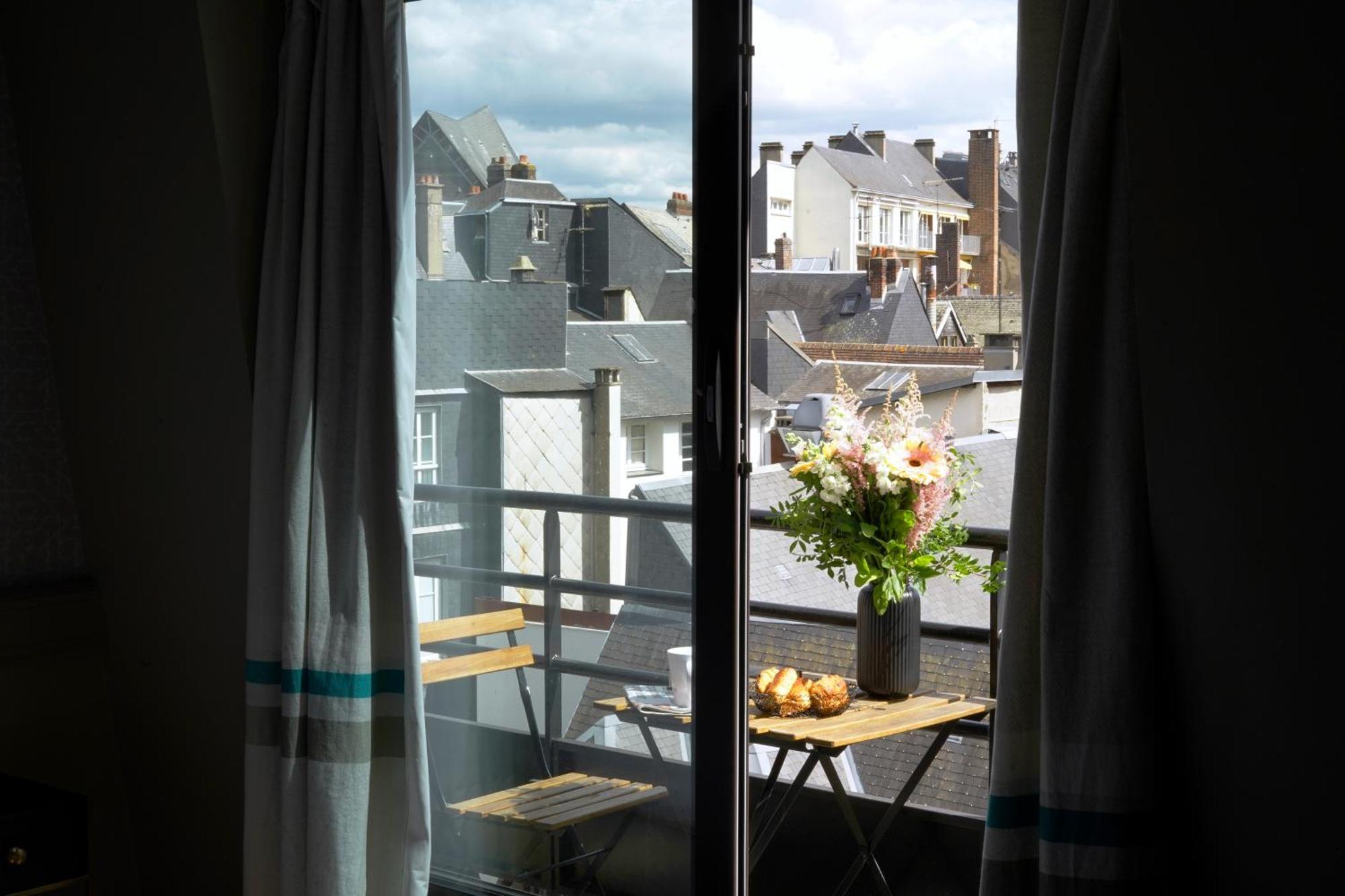 Superior Queen Room Balcony City View Non-Smoking