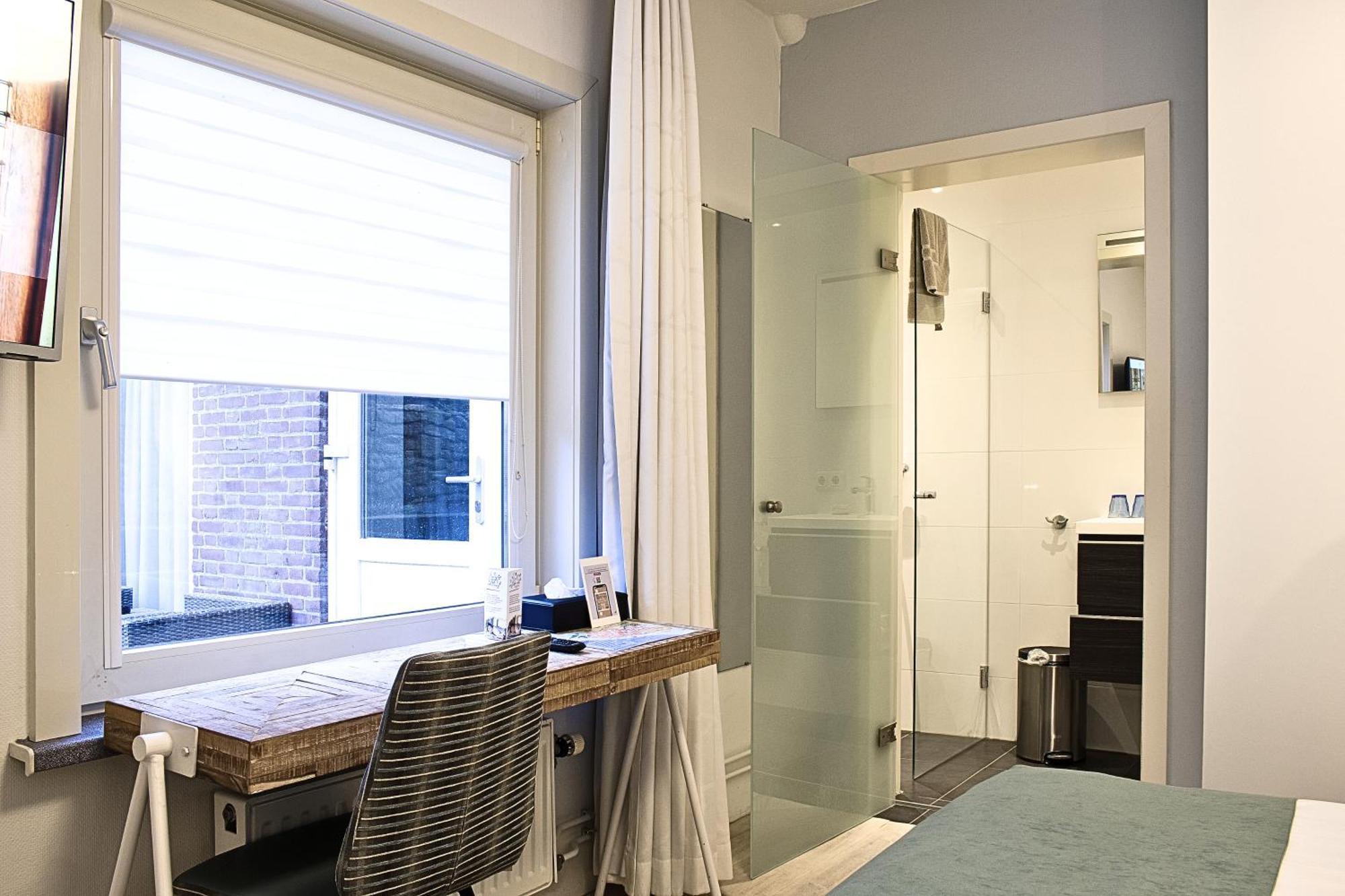 Small Double Room dog allowed ONLY on request