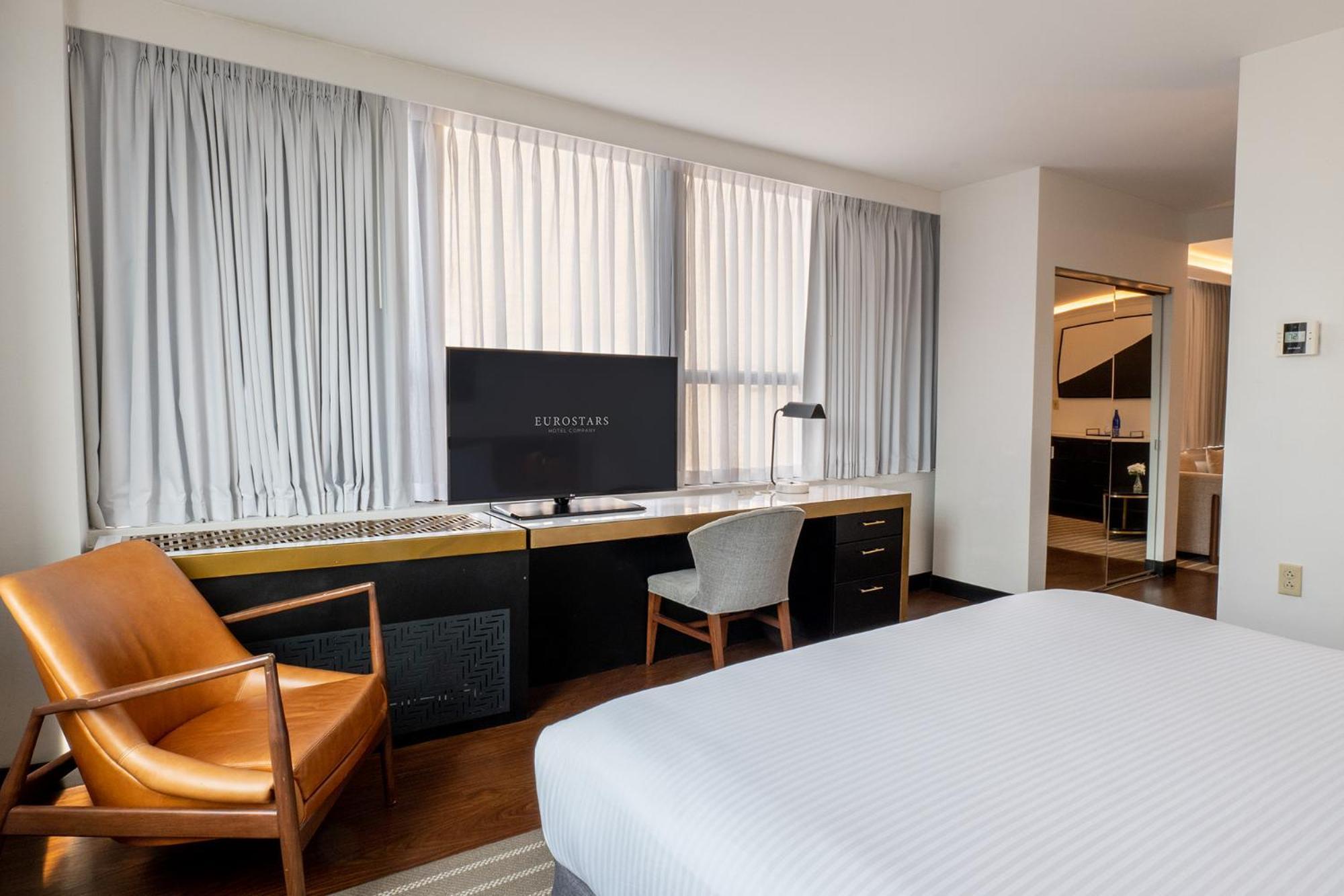 Executive King Suite,1706780477:JPEG