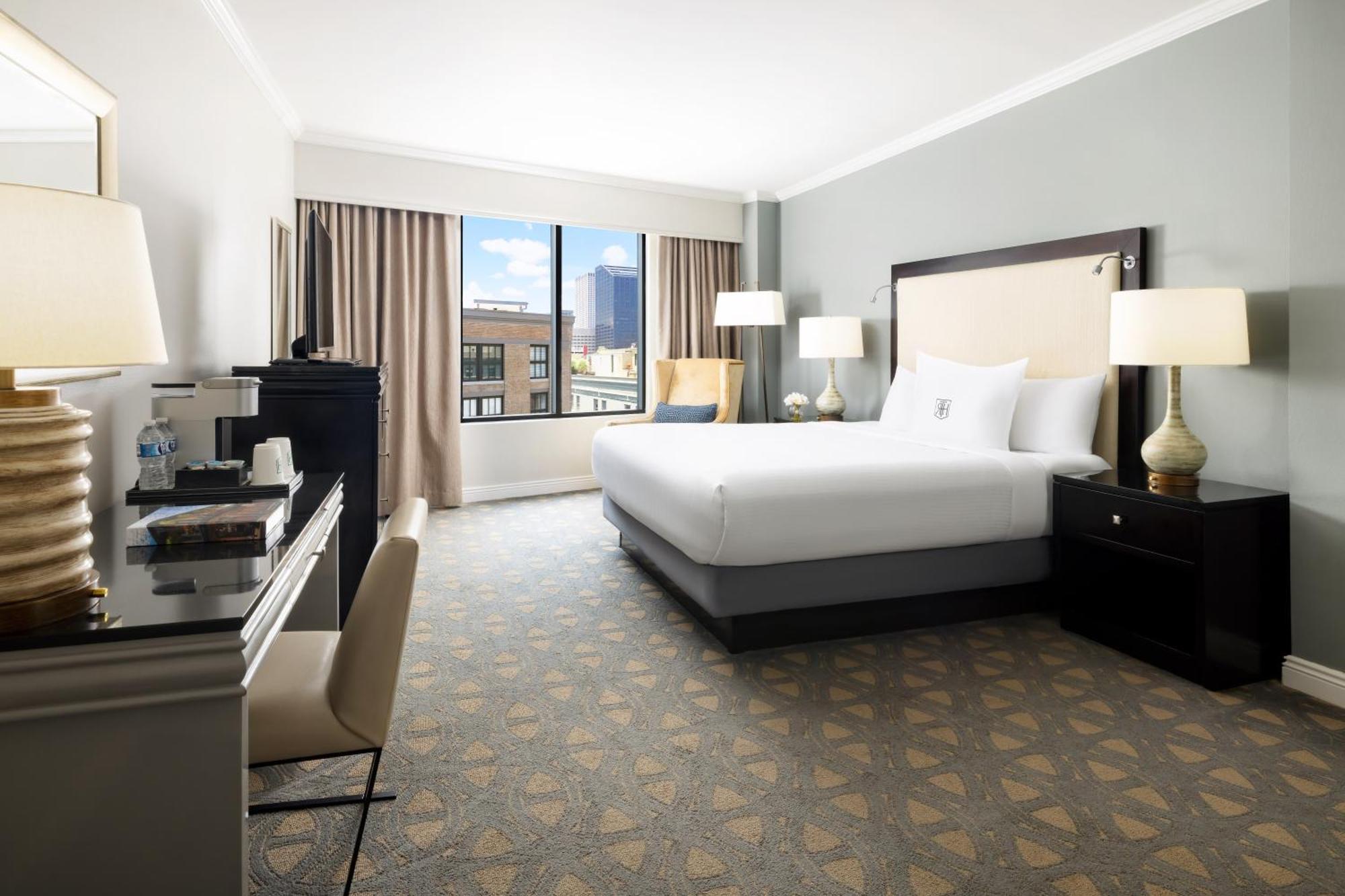 Deluxe Room 1 King Bed