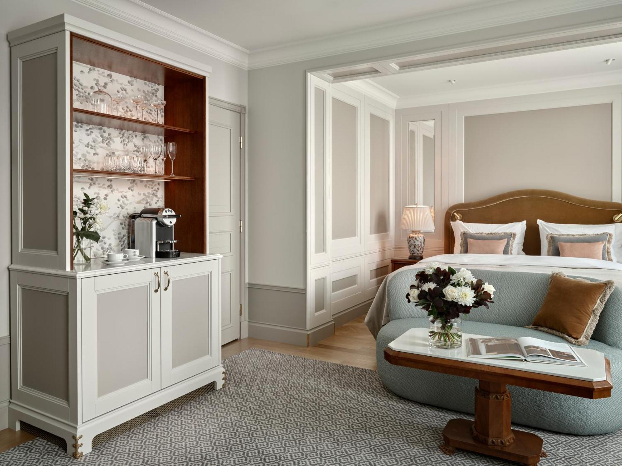 Executive king spa lounge access