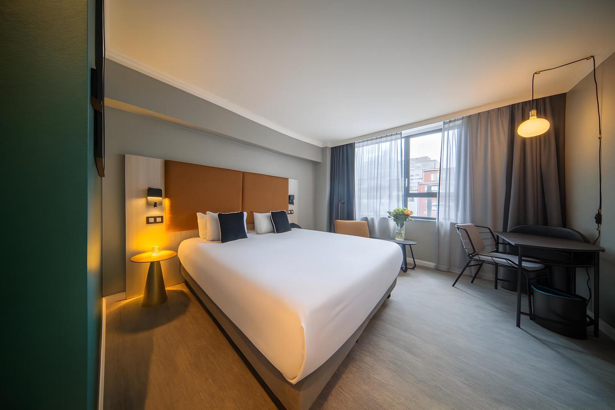 Superior King Room City side