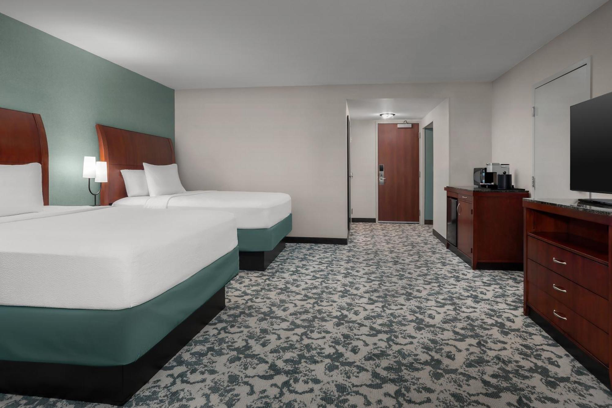 Queen Room with Two Queen Beds - Hearing Access