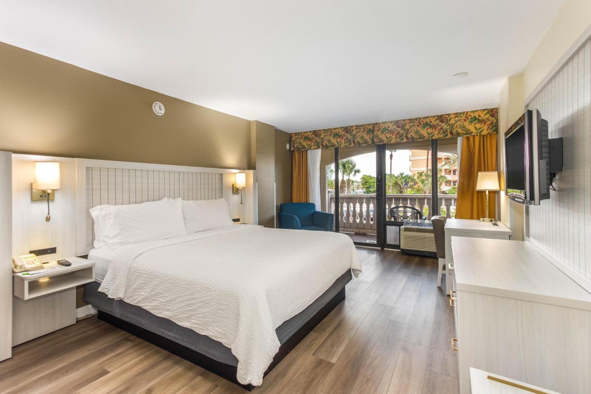 One-Bedroom Suite Balcony City VIew