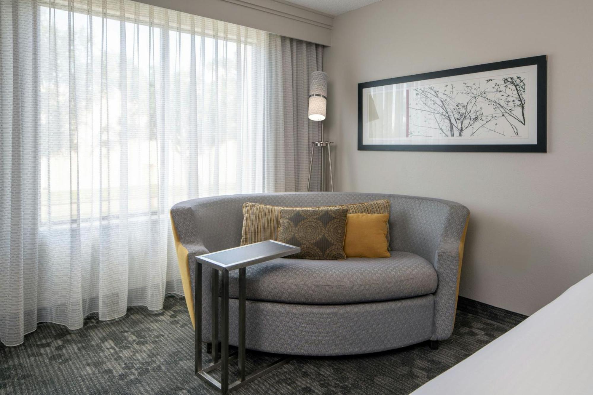 One-Bedroom King Suite Balcony Sofa Bed,1706808949:JPEG