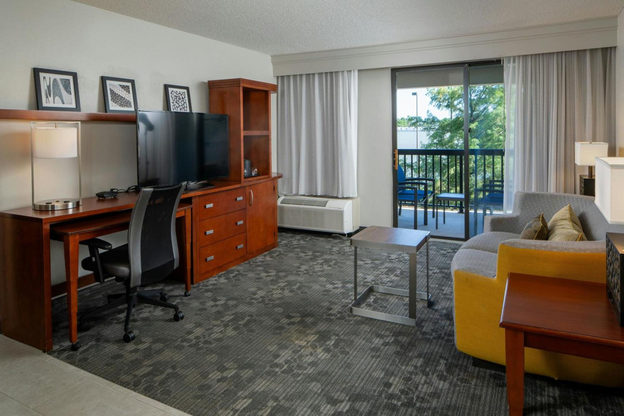 One-Bedroom King Suite Balcony Sofa Bed