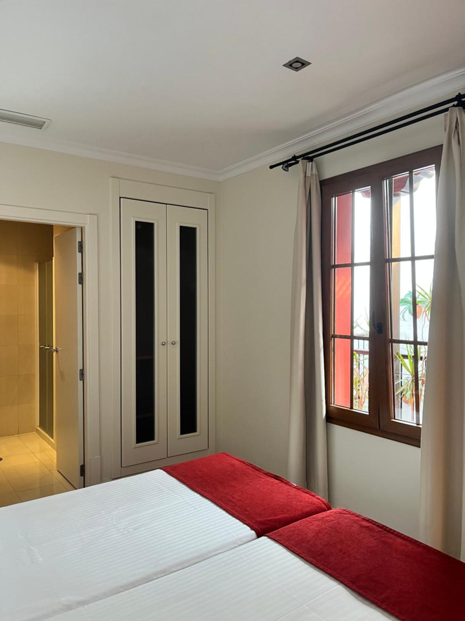 Twin Room,1706817684:JPEG