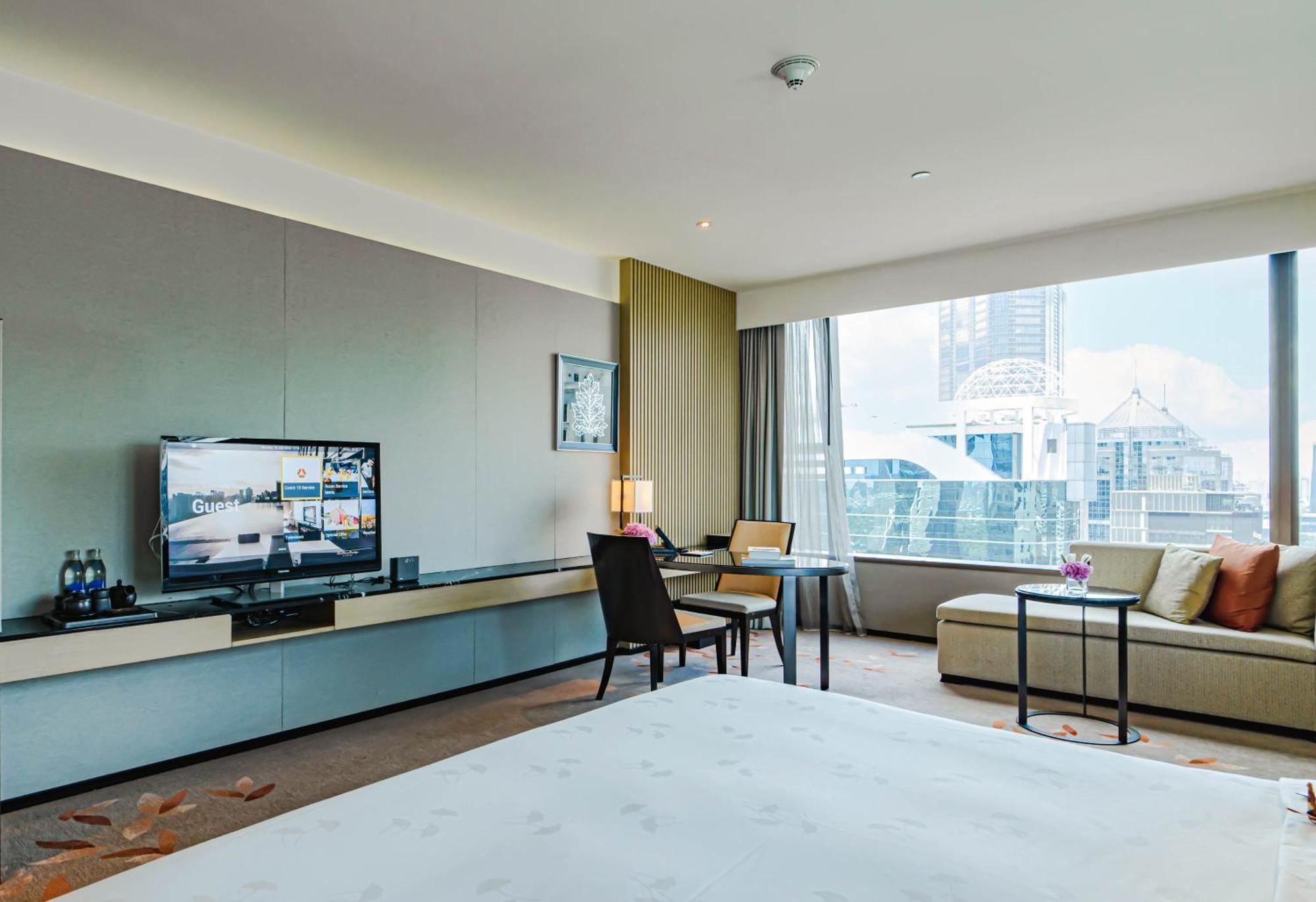 Deluxe Corner King room panoramic view