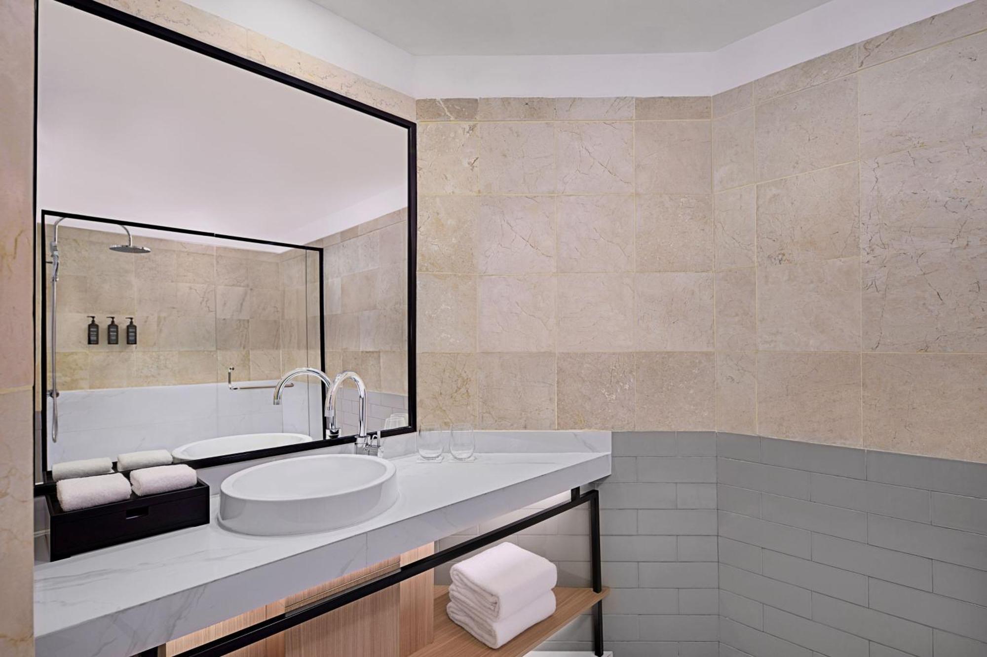 One-Bedroom King Suite