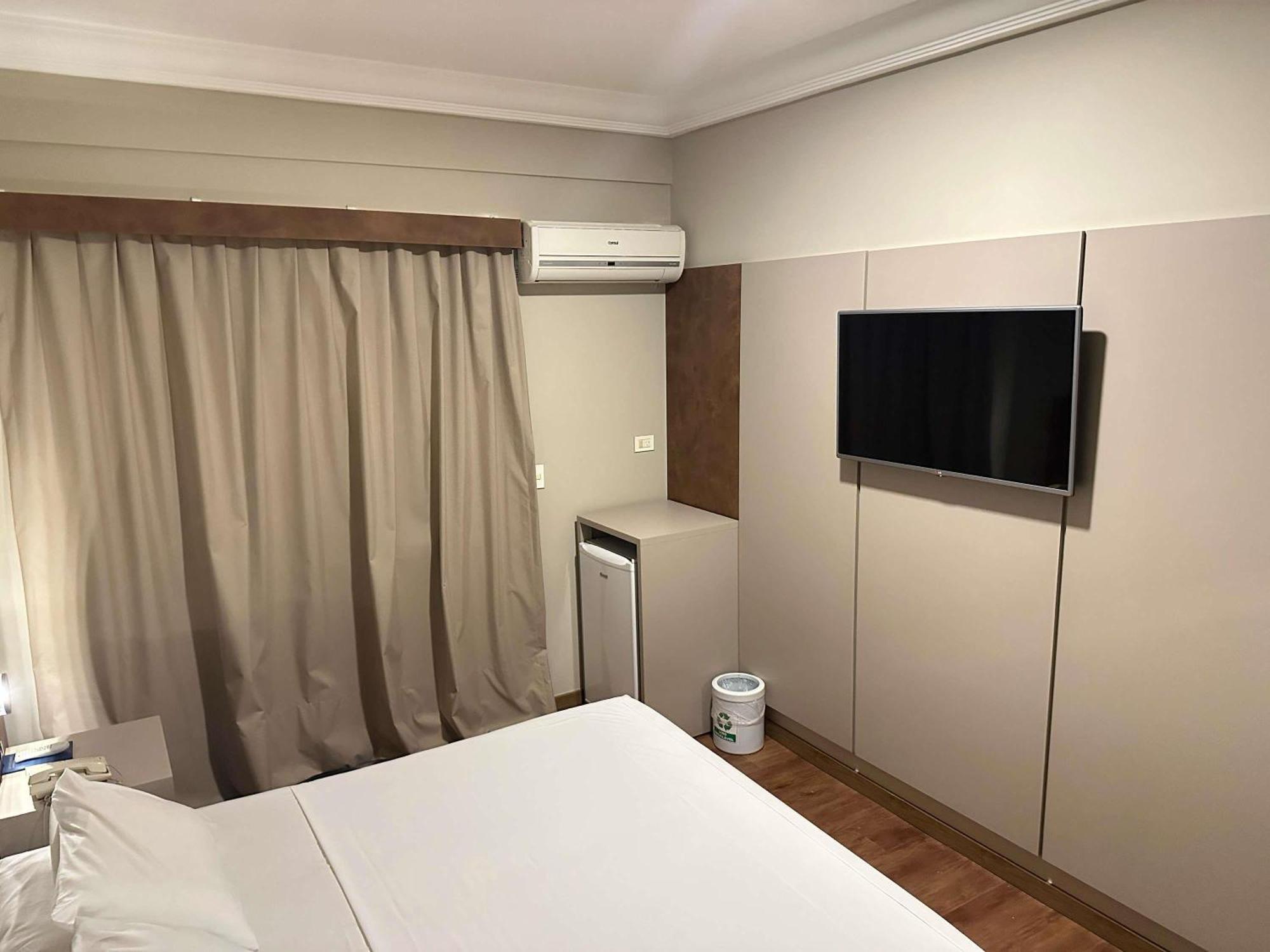 Executive Suite King bed,1765325799:JPEG