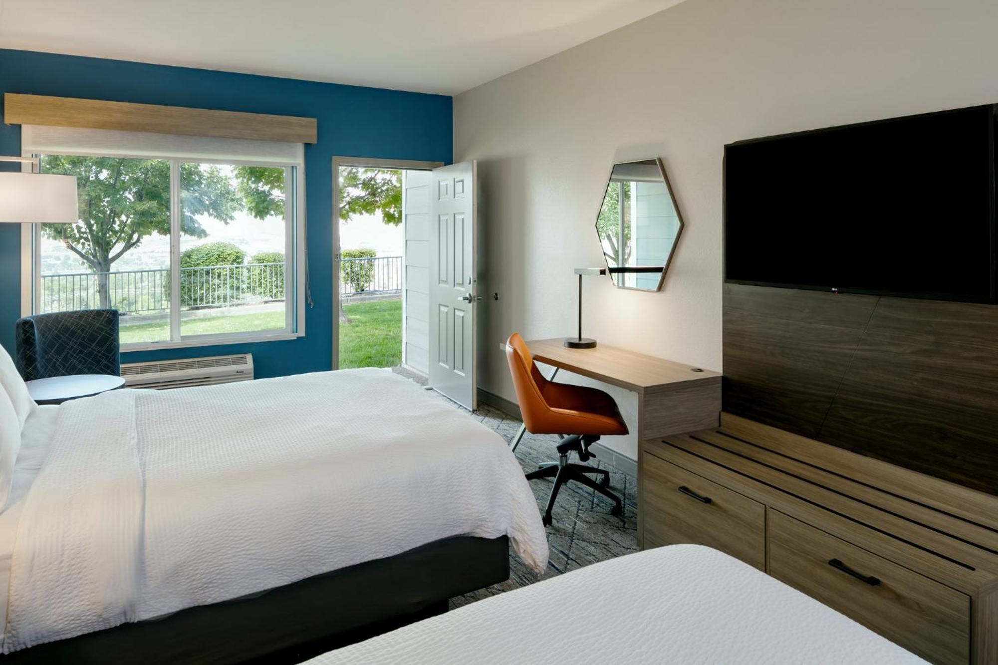 Deluxe Queen Room Two Queen Beds
