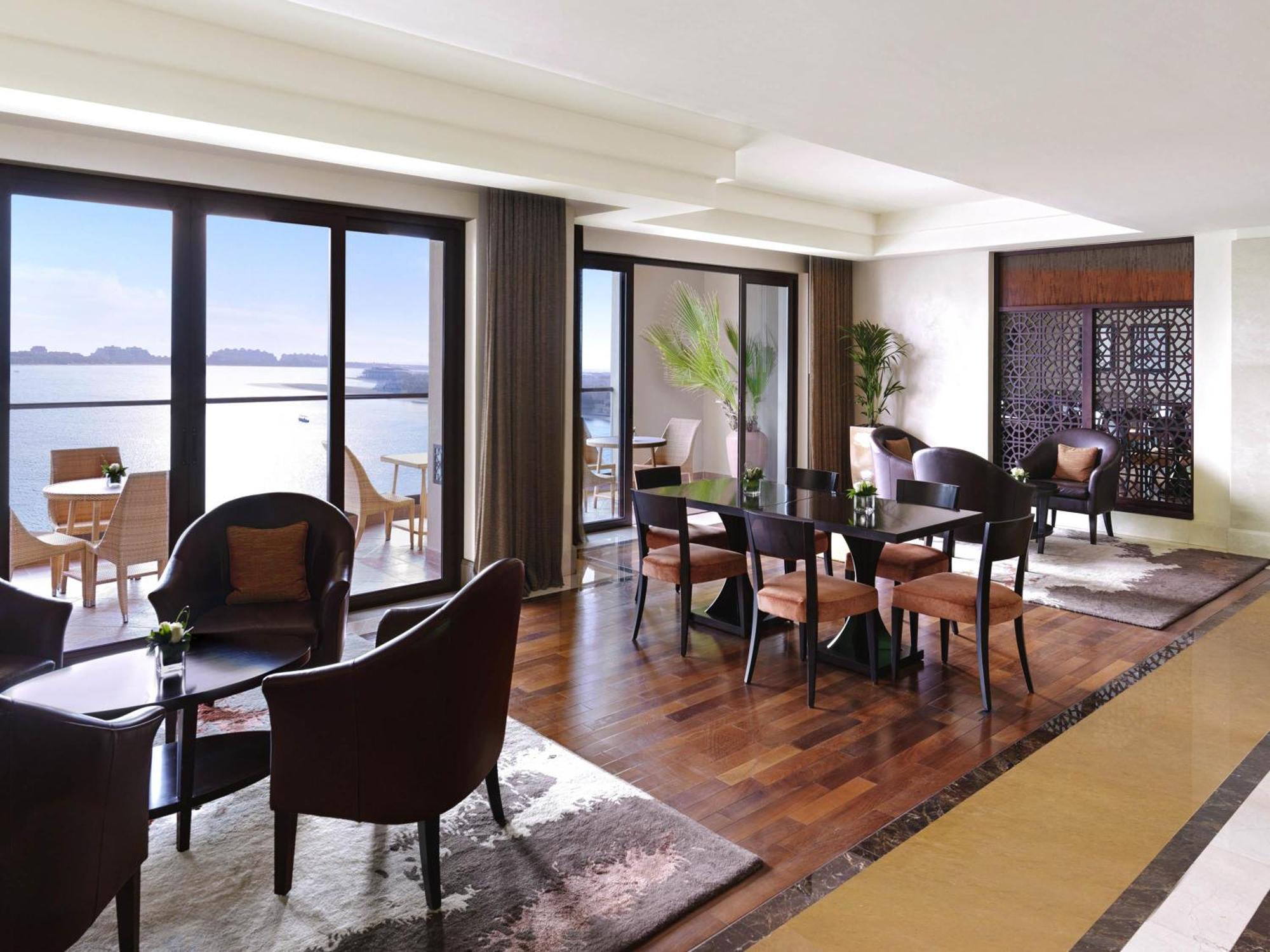 Fairmont Gold Heritage King Room Lounge Access,1706834481:JPEG