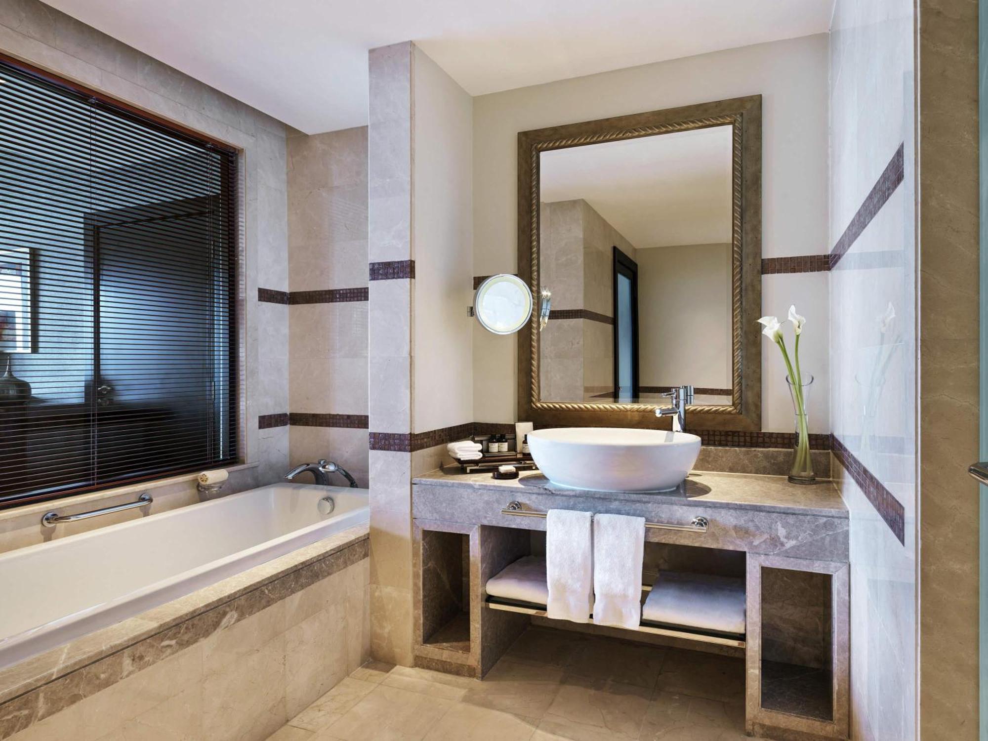 Fairmont One Bedroom Suite Palm Sea View