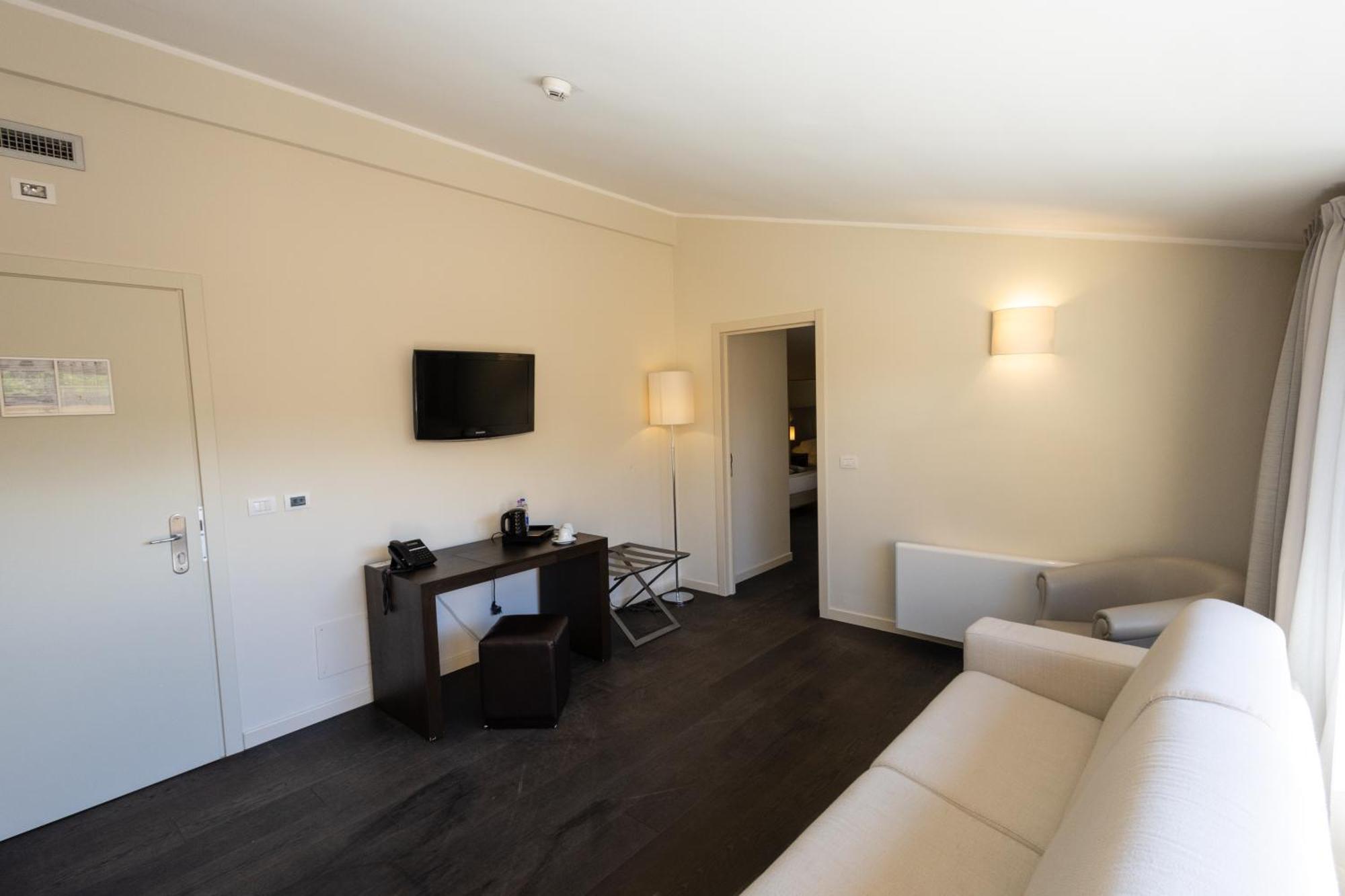 Standard Suite,1706837454:JPEG