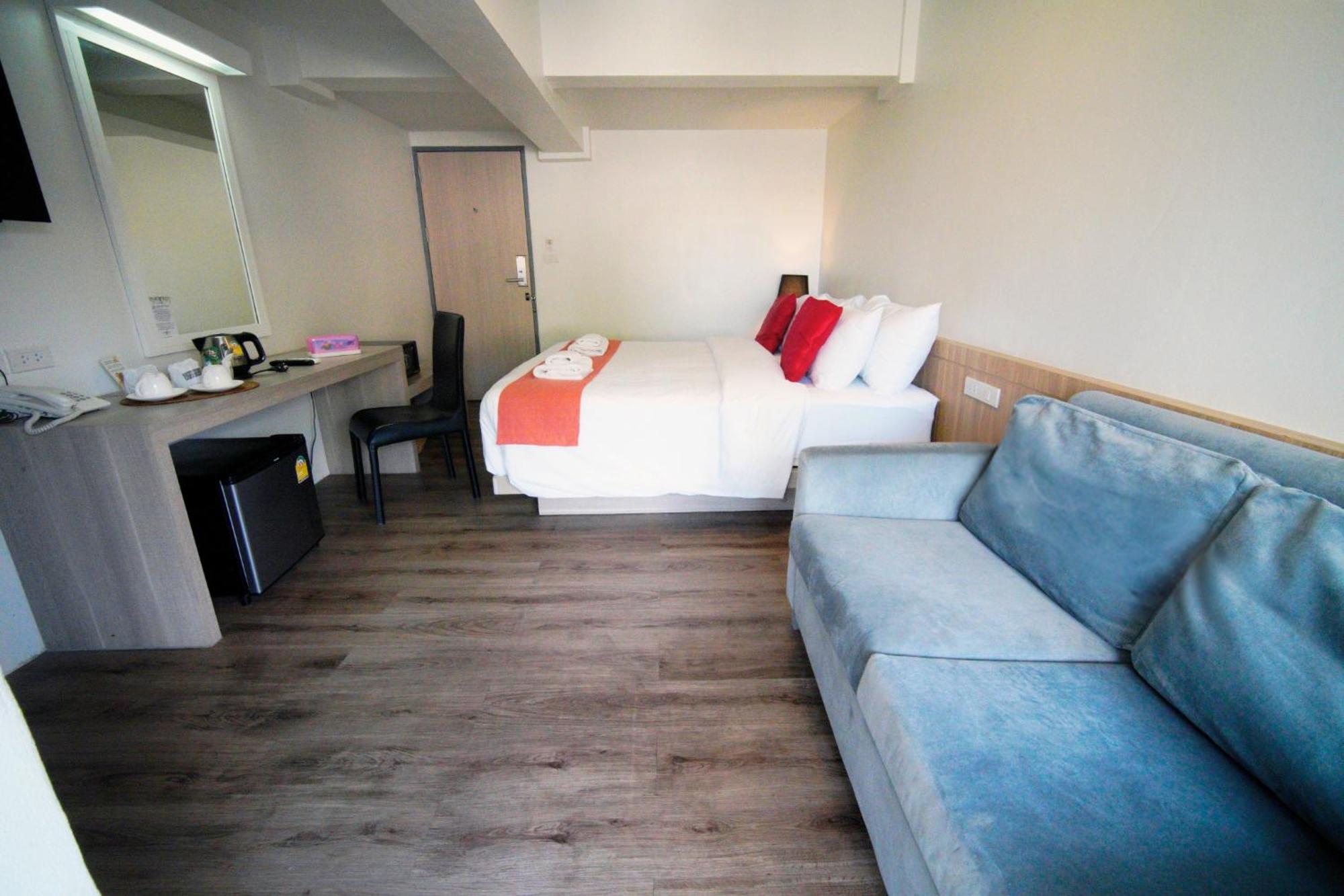 Deluxe Double Room Balcony,1706842399:JPEG