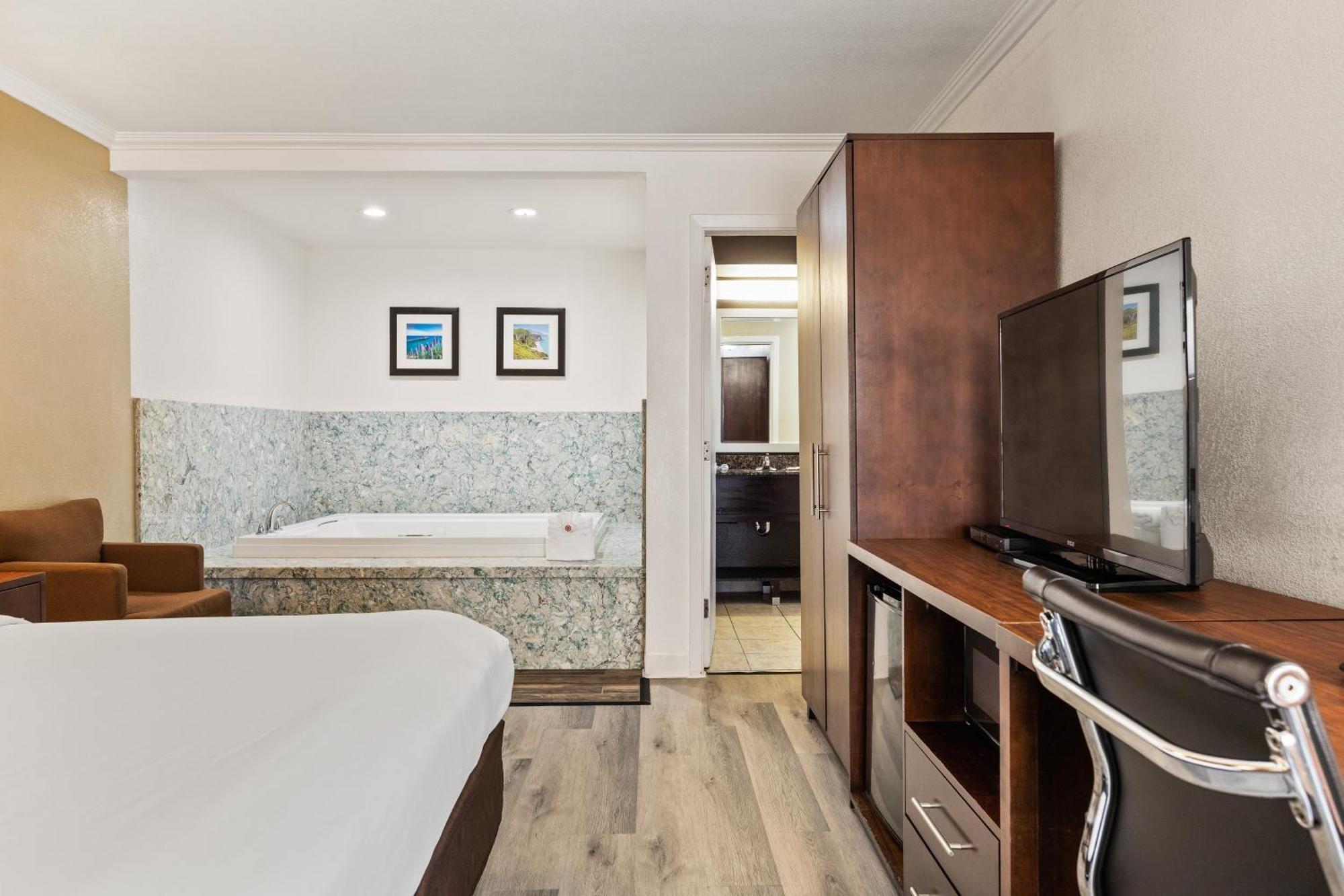 King Room Hot Tub Non-Smoking