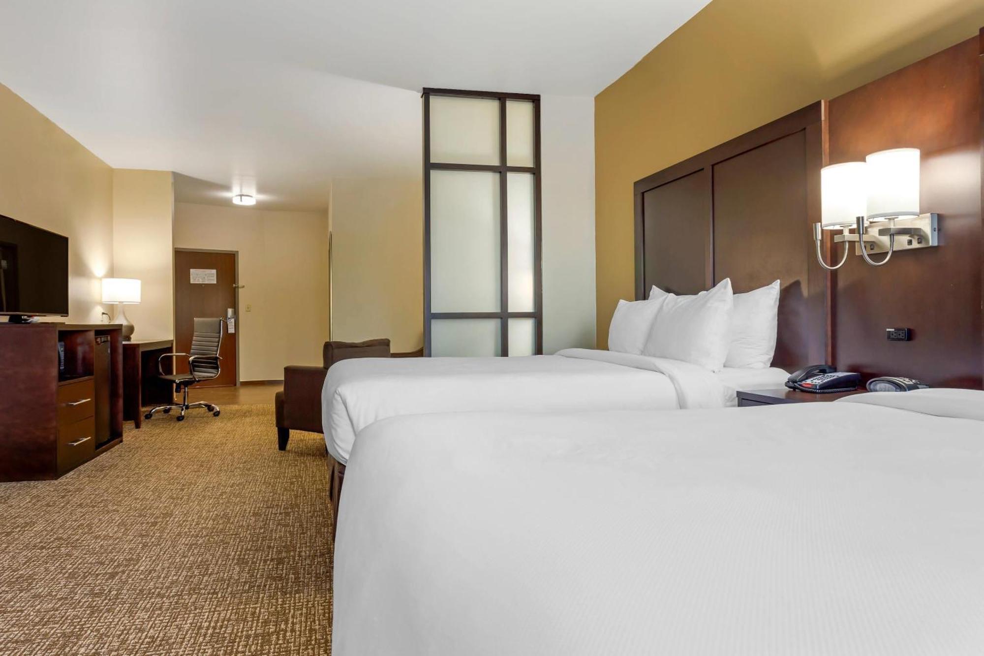 Queen Room Two Queen Beds Accessible or Non-Smoking
