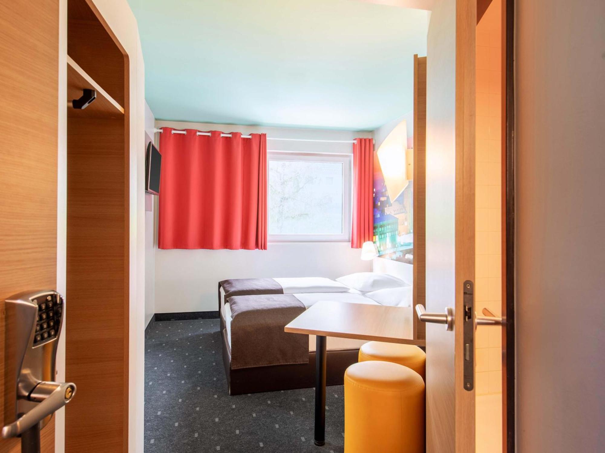 Twin Room,1706879921:JPEG