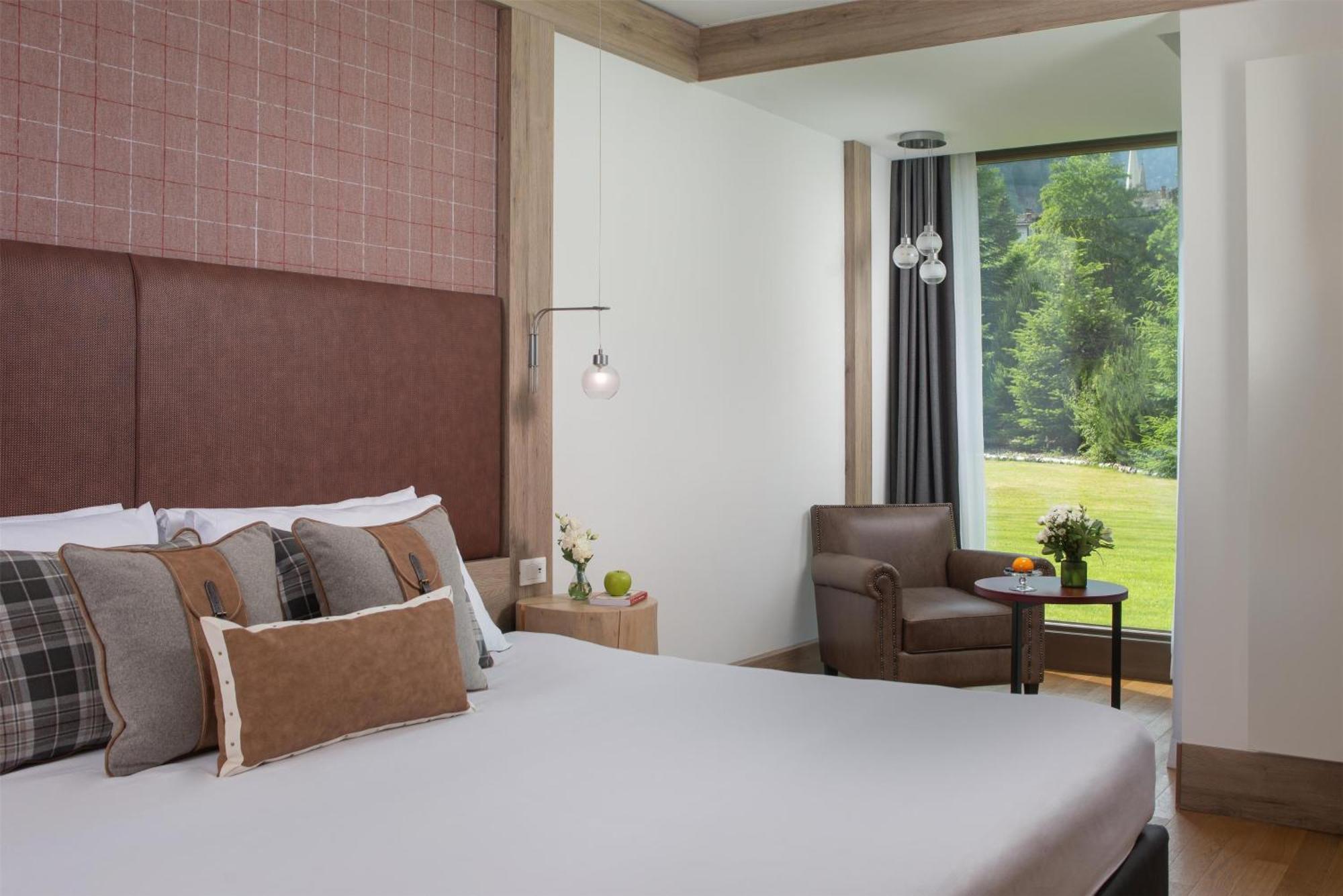 Family Room Monte Rosa View,1706886862:JPEG