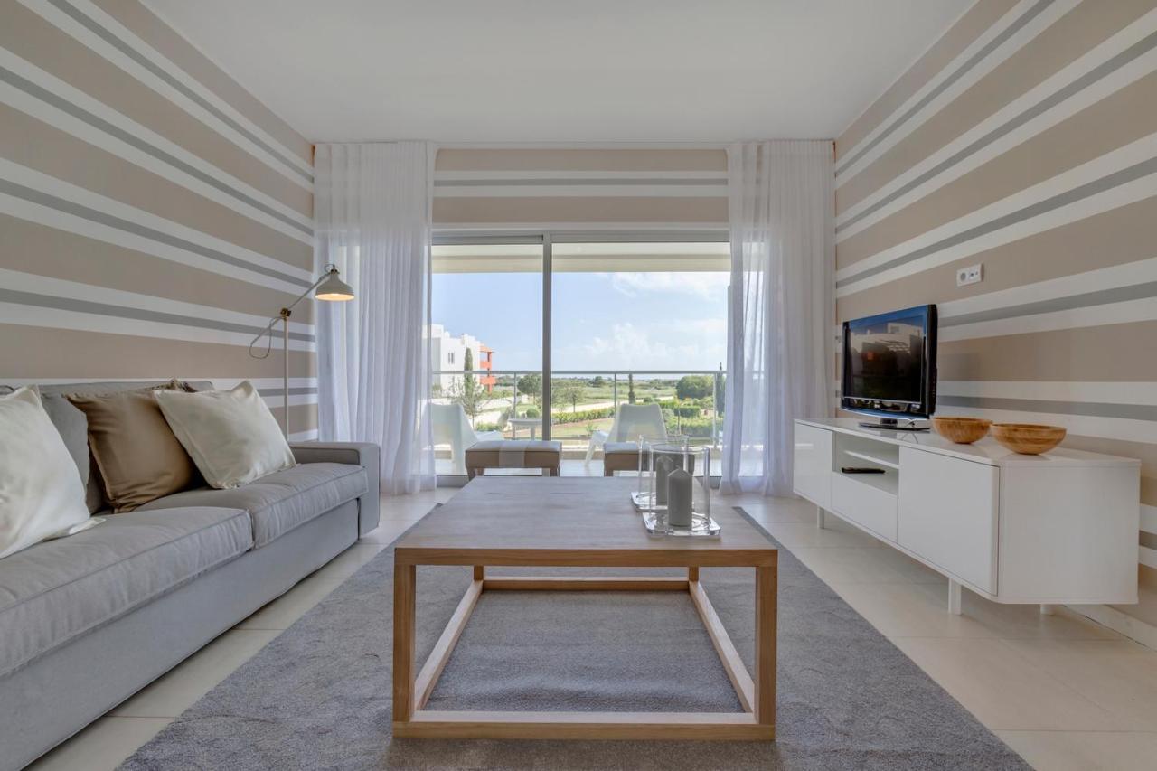 One-Bedroom Apartment Golf View