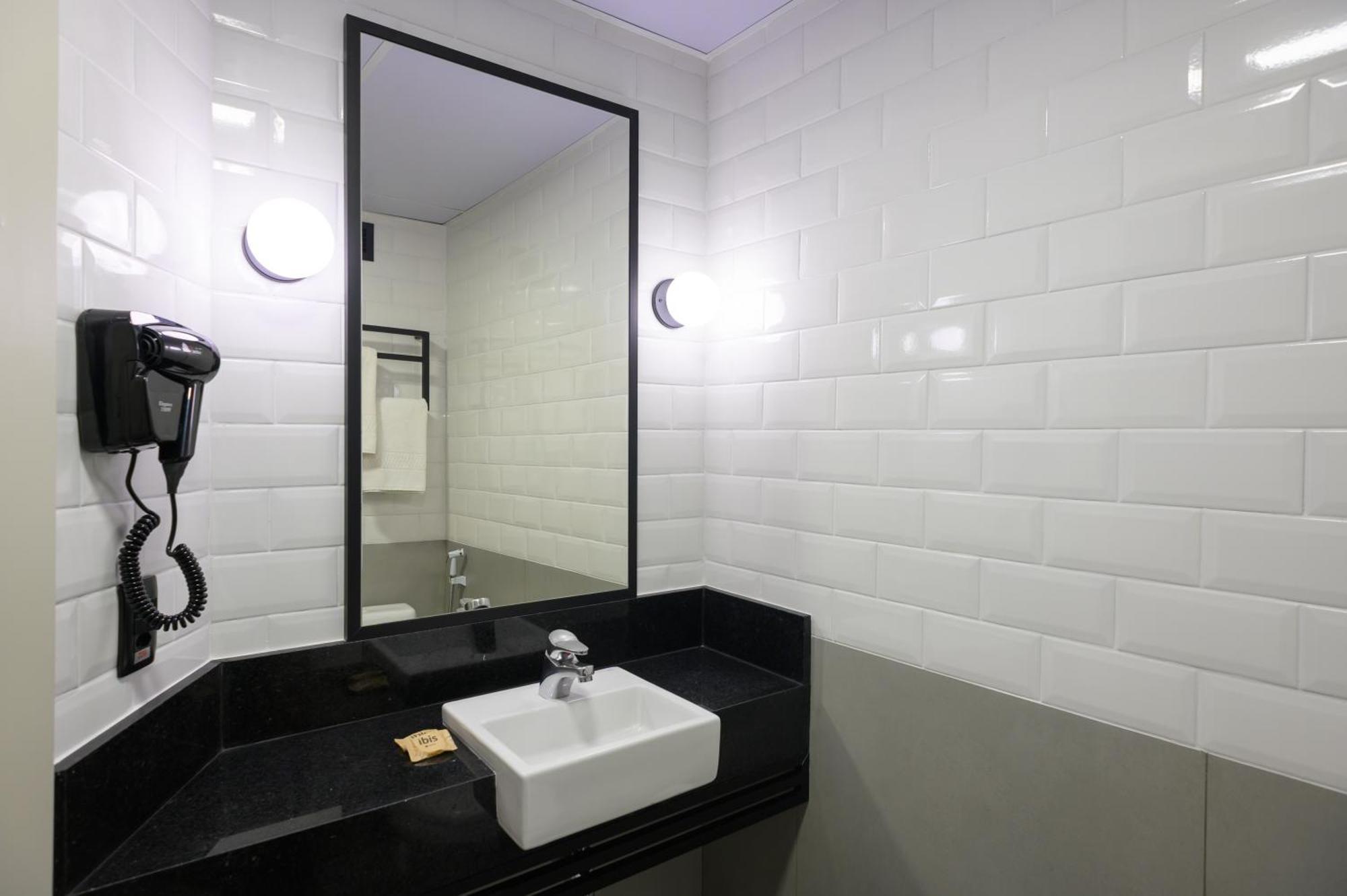 Modern Apartment One Double Bed,1706905624:JPEG